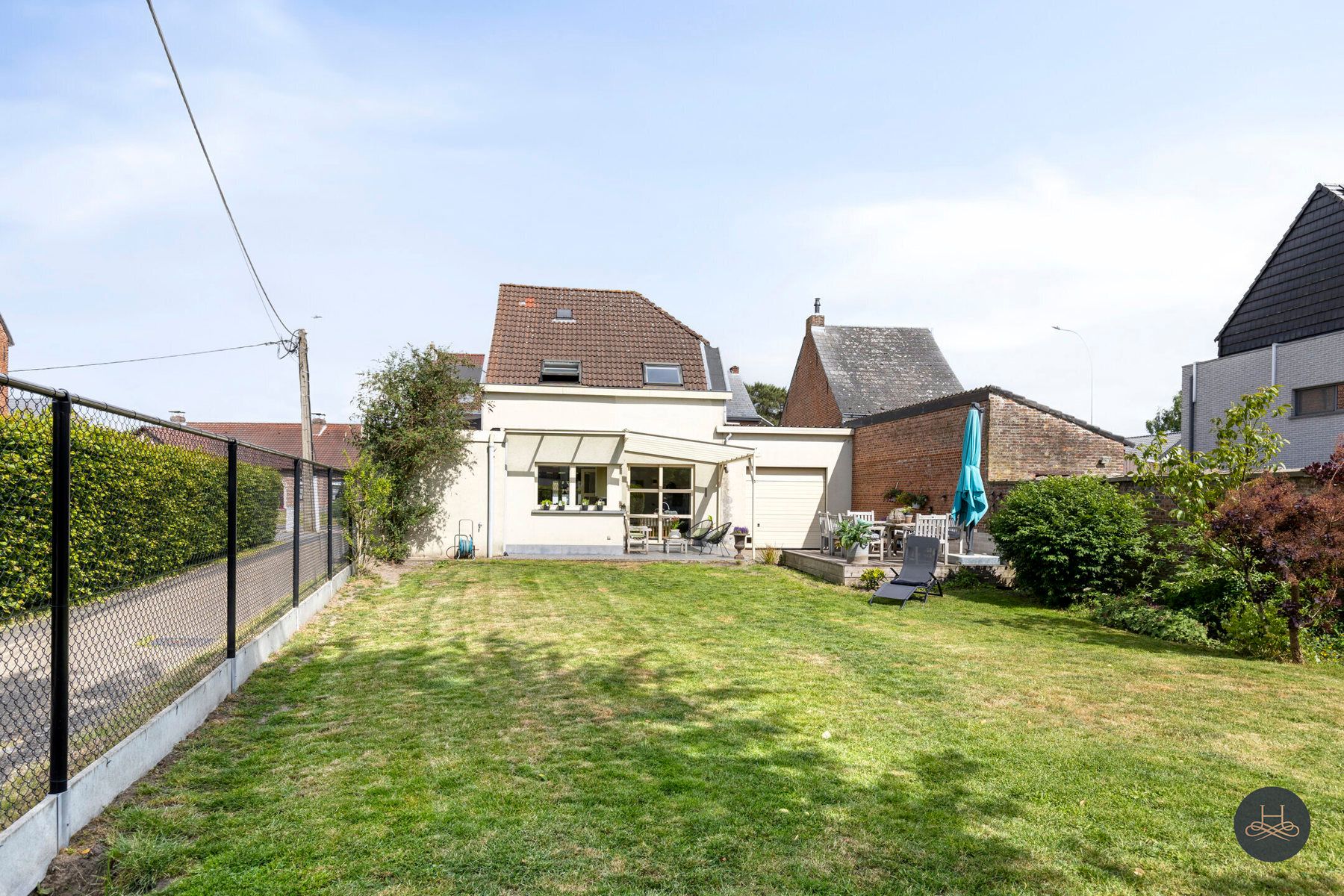 Sfeervolle, deels gerenoveerde woning met ruime diepe tuin foto 24
