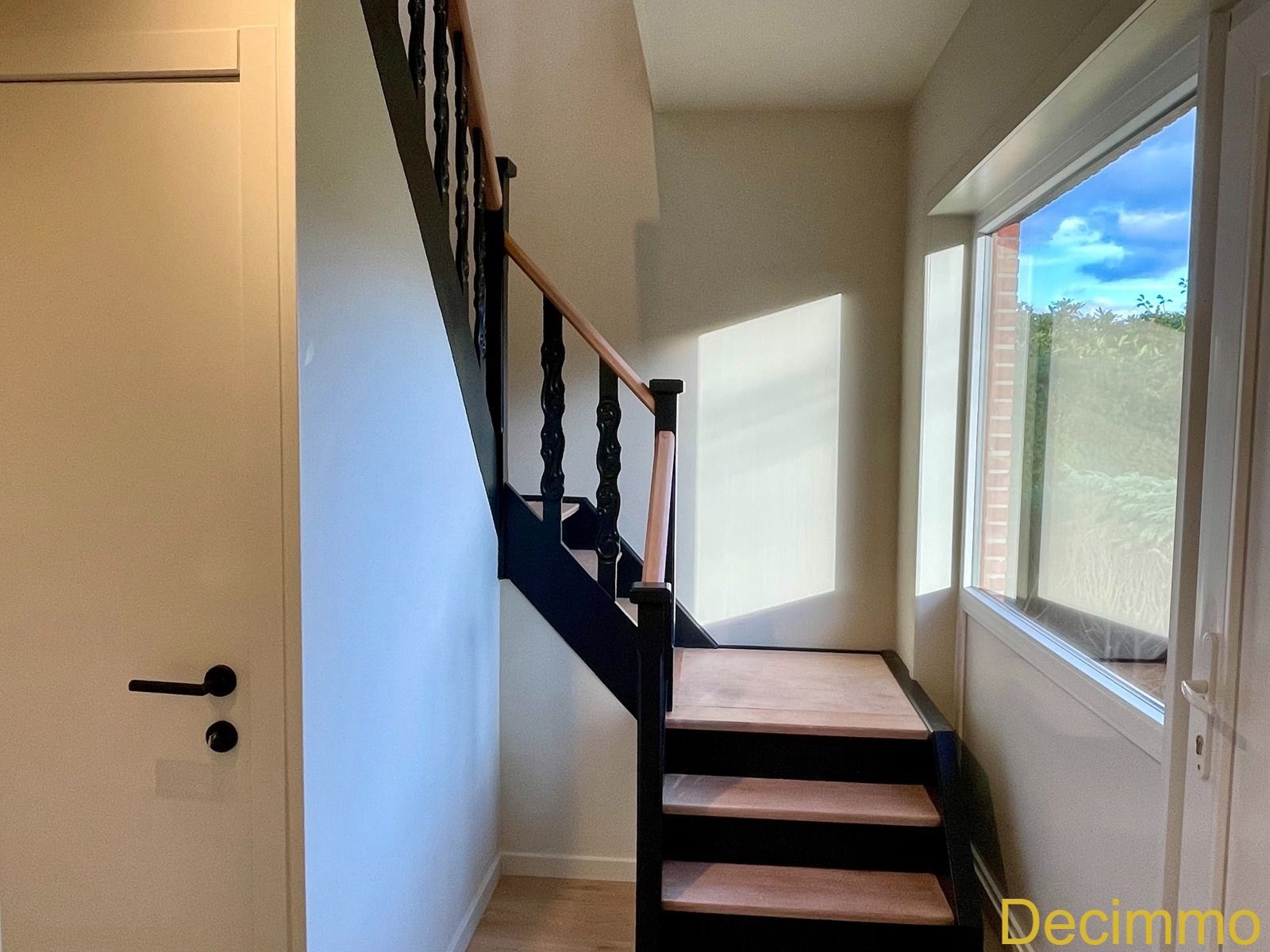 Volledig gerenoveerde woning met 3 slaapkamers, lage energiekost– rustig gelegen in het groen. foto 2