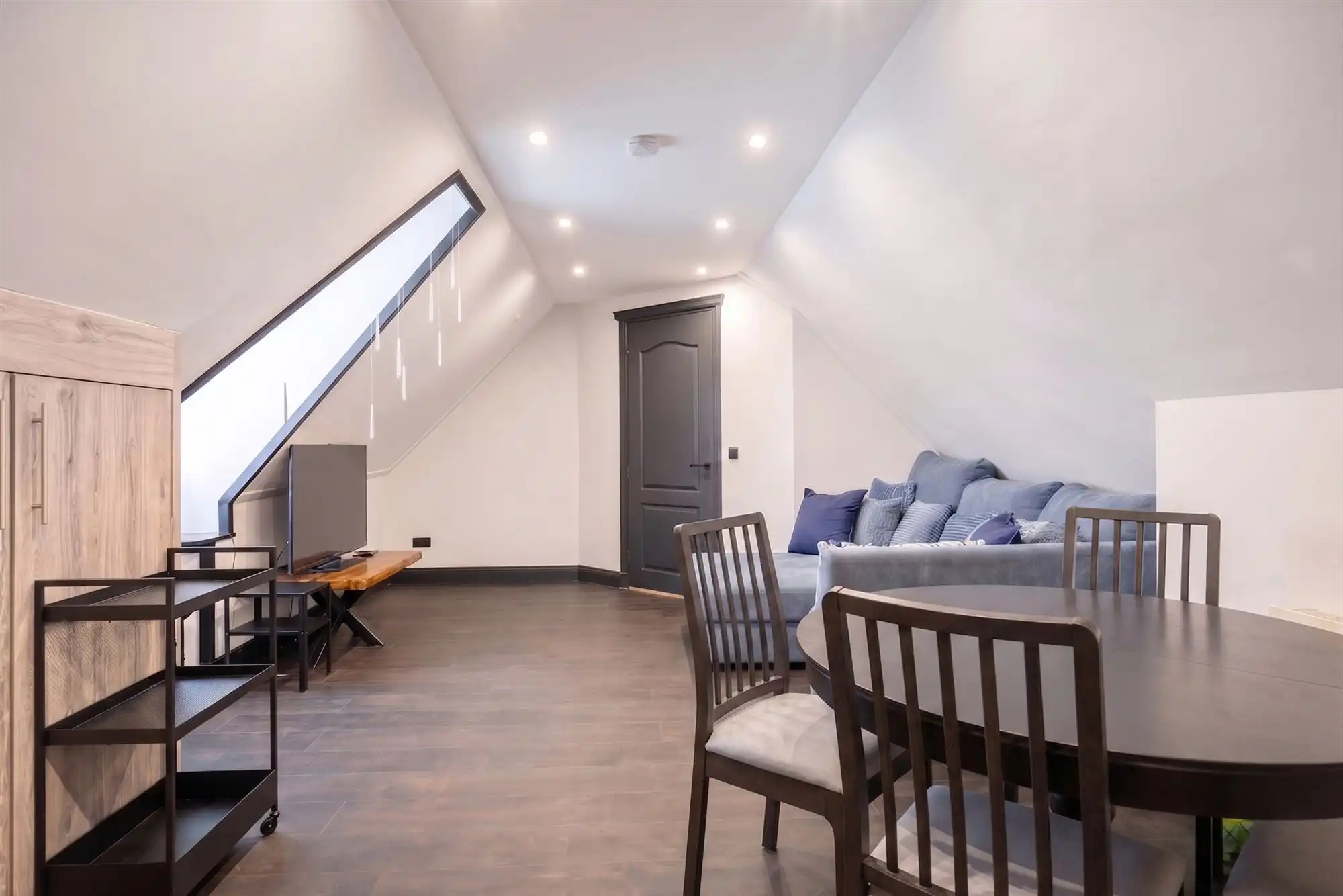Knappe duo-villa op 8.843 m² in villawijk aan NL-grens. foto 48