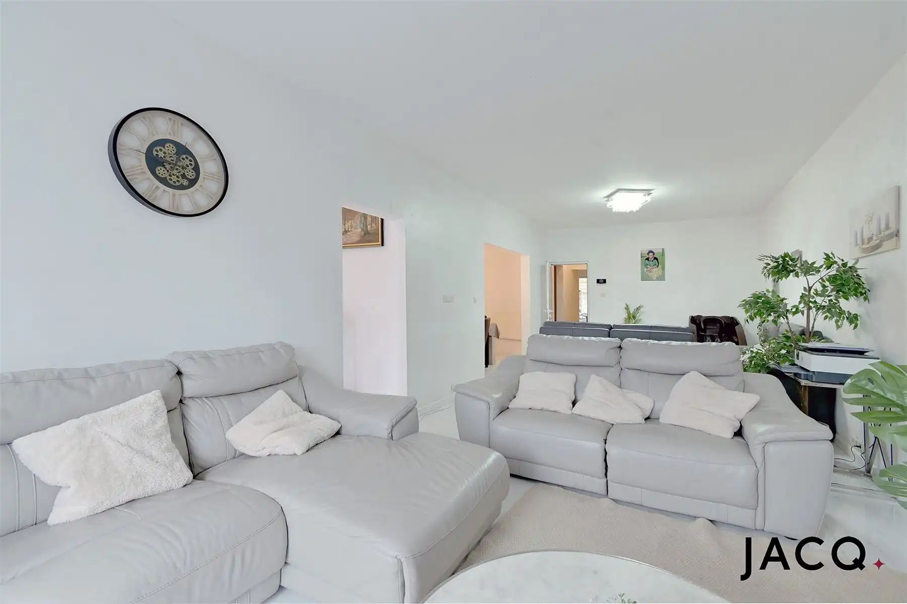 Ruime woning met 4 slaapkamers en tuin te Nijlen! foto 3