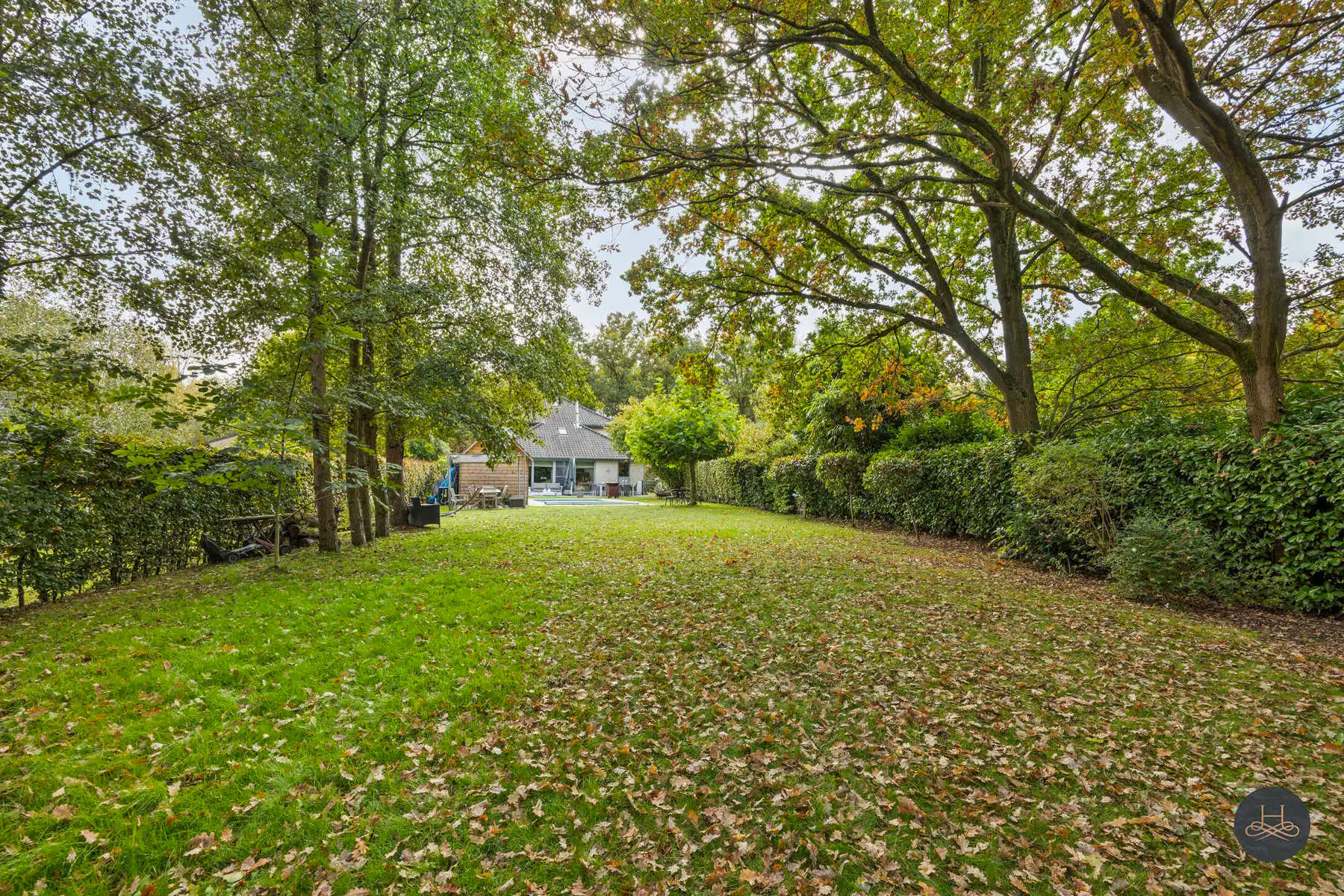 Indrukwekkende villa met zwembad en fraai aangelegde tuin foto 13