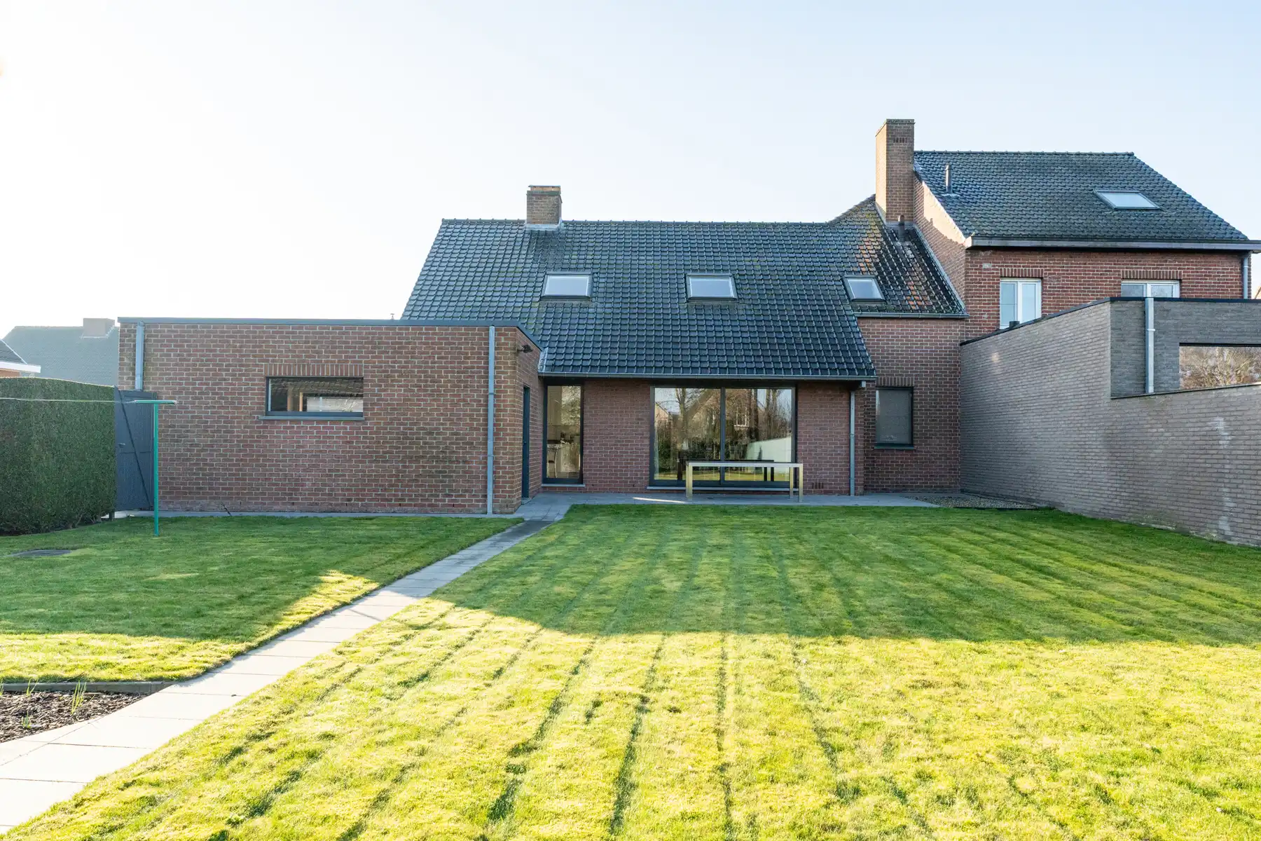 Verzorgde woning met ruim bijgebouw op perceel van 1.369 m² foto 25