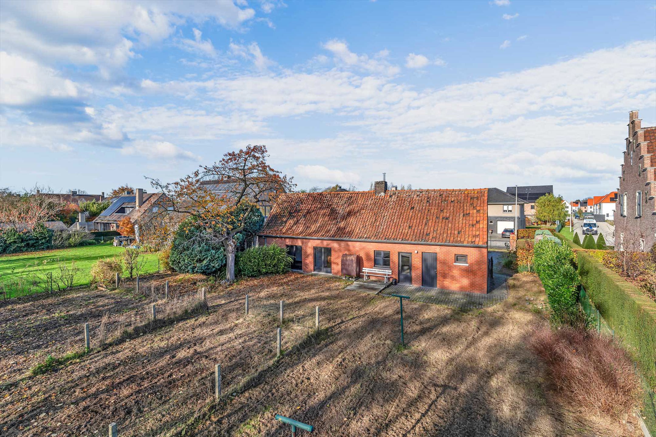 Volledig te renoveren/af te breken woning met (ver)bouwmogelijkheden foto 12