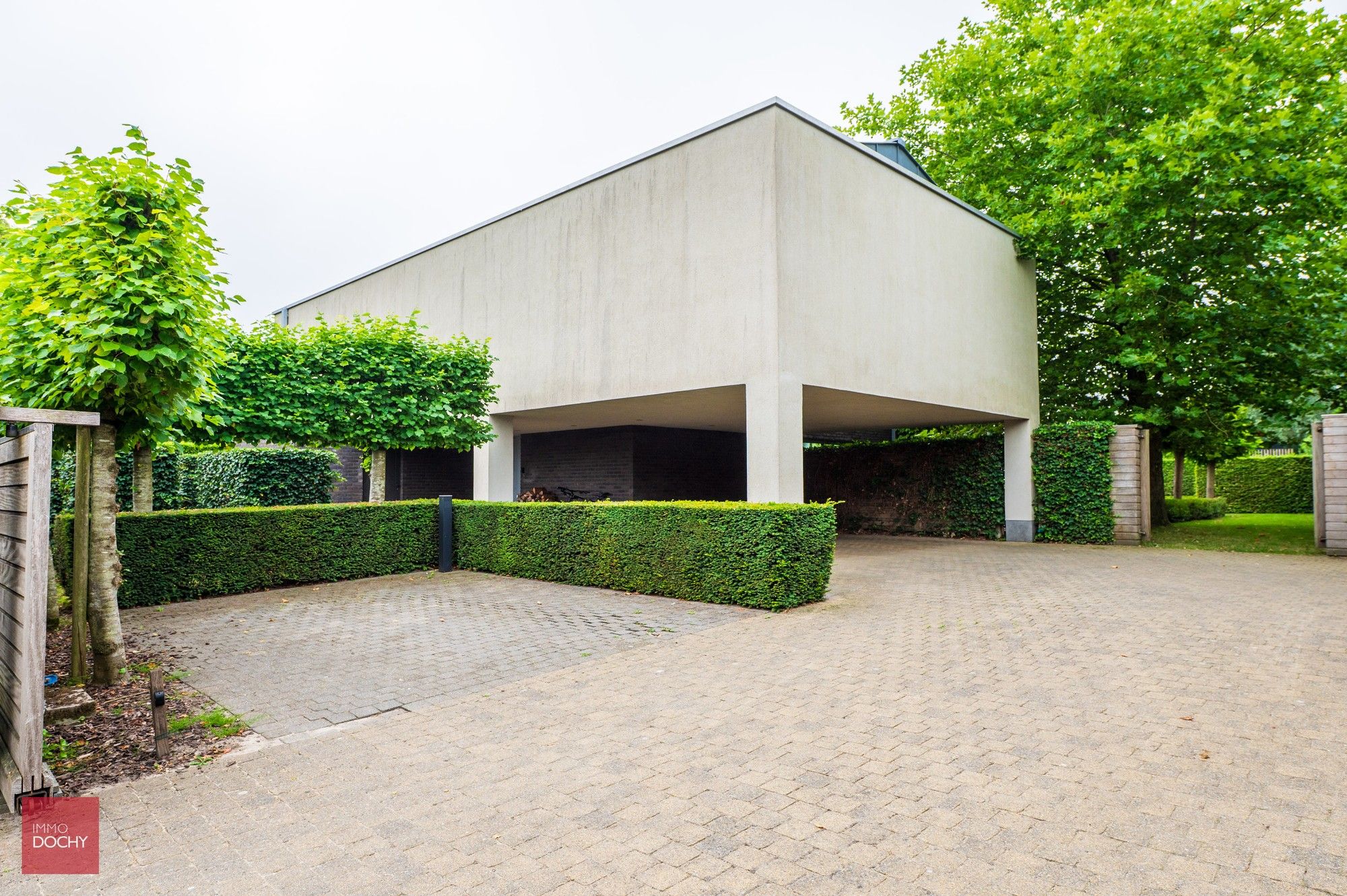 Afgeschermd van het dorpszicht tijdloze ruime VILLA met landelijk verzicht | Durmstraat foto {{pictureIndex}}