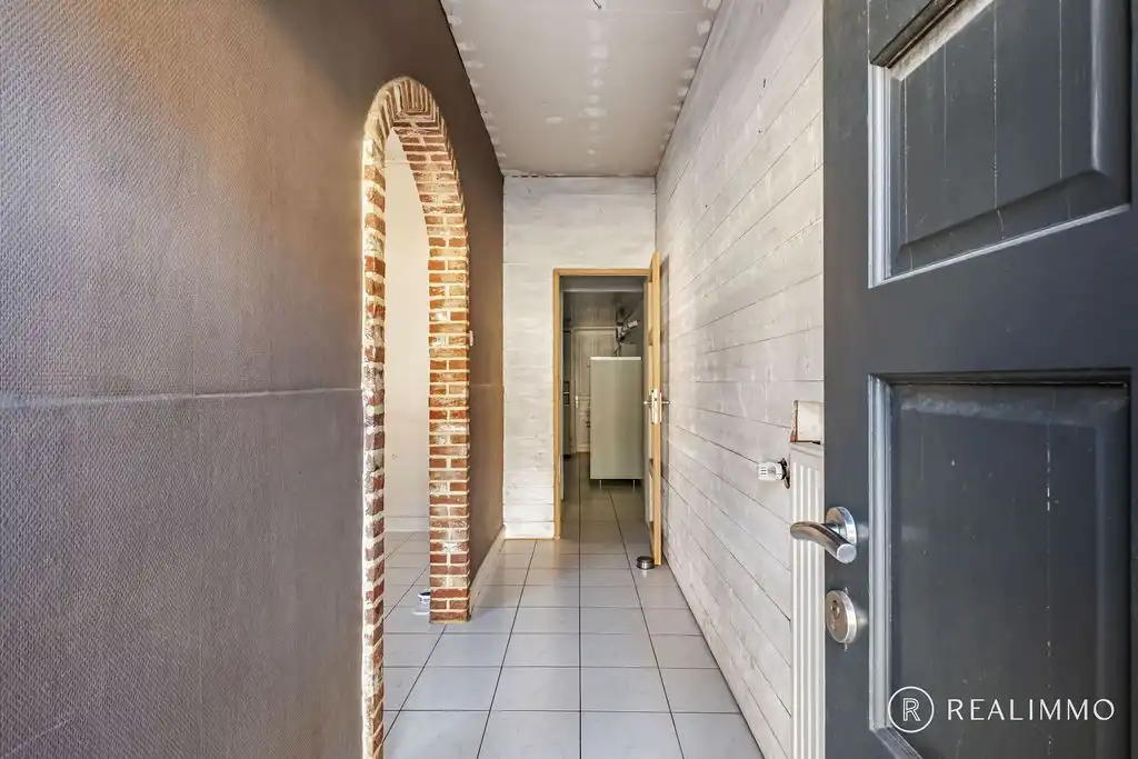 Op te frissen woning met 3 slaapkamers en binnenkoer te Celles foto 2