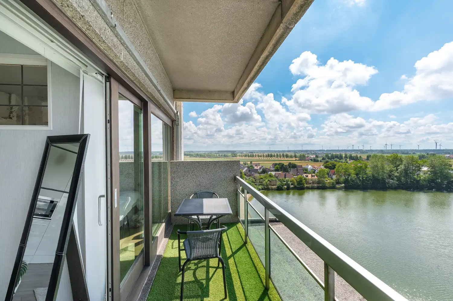 Prachtig gemeubelde vernieuwde studio/appartement met zonnig terras en open zichten foto 7