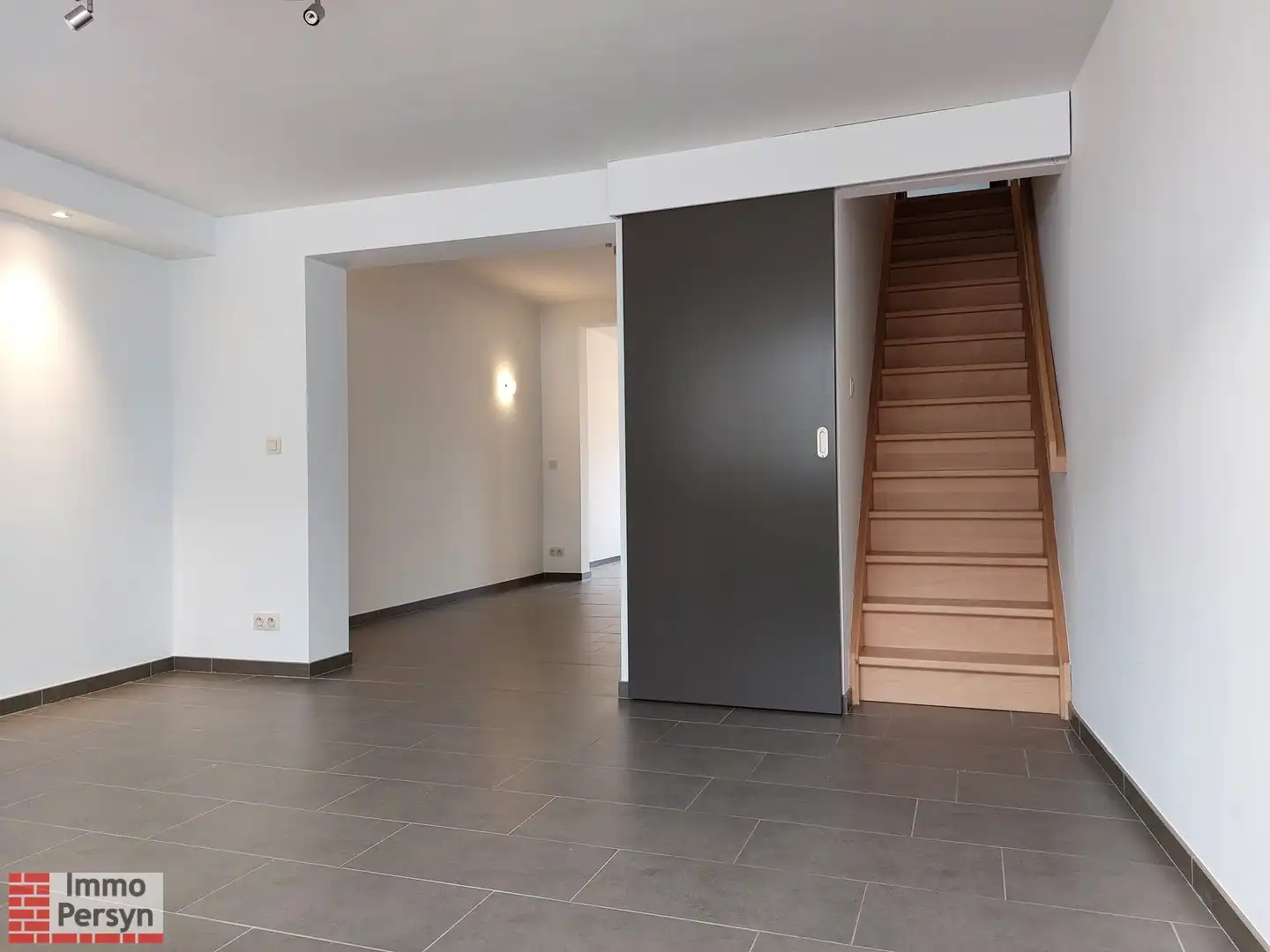 Gezellige rijwoning met kleine stadstuin foto 9