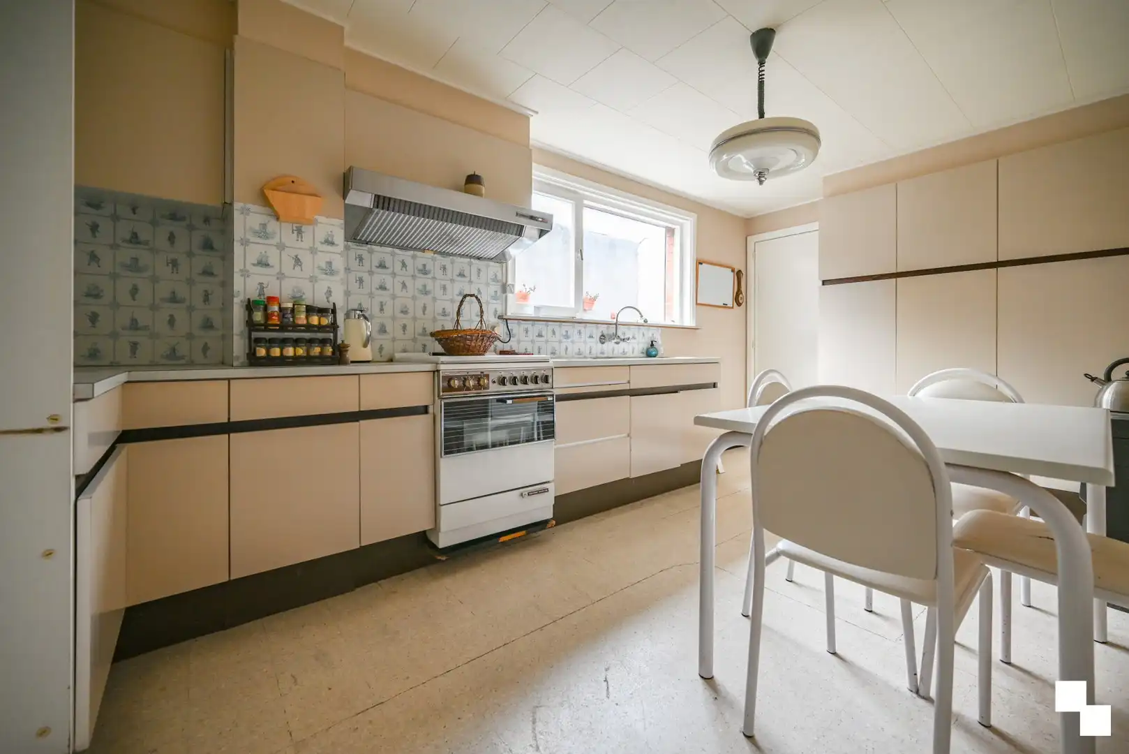 Centraal gelegen woonst met drie slaapkamers te Izegem foto 12