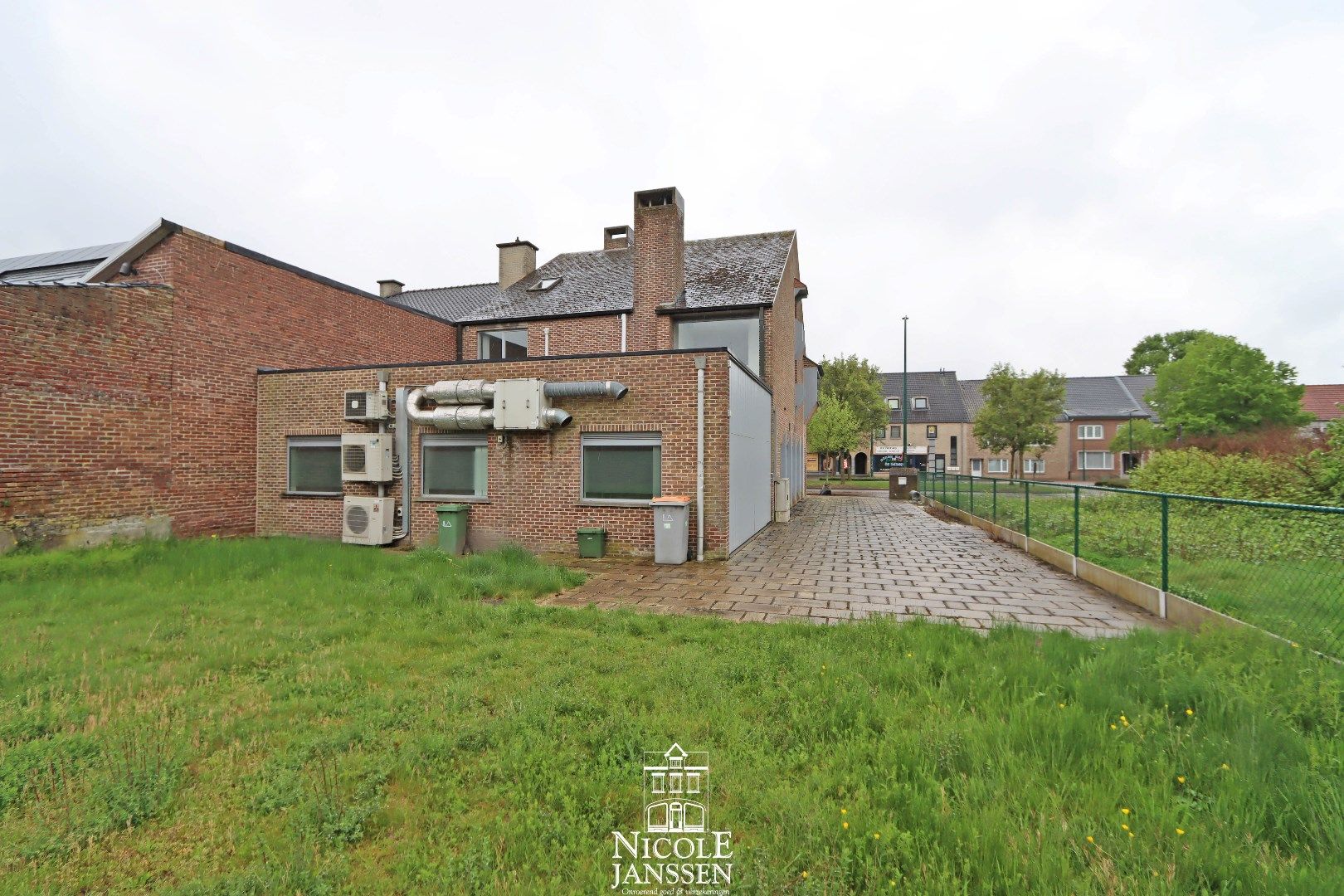 Zeer ruim en veelzijdig handelspand pal in het centrum van Meeuwen foto 31
