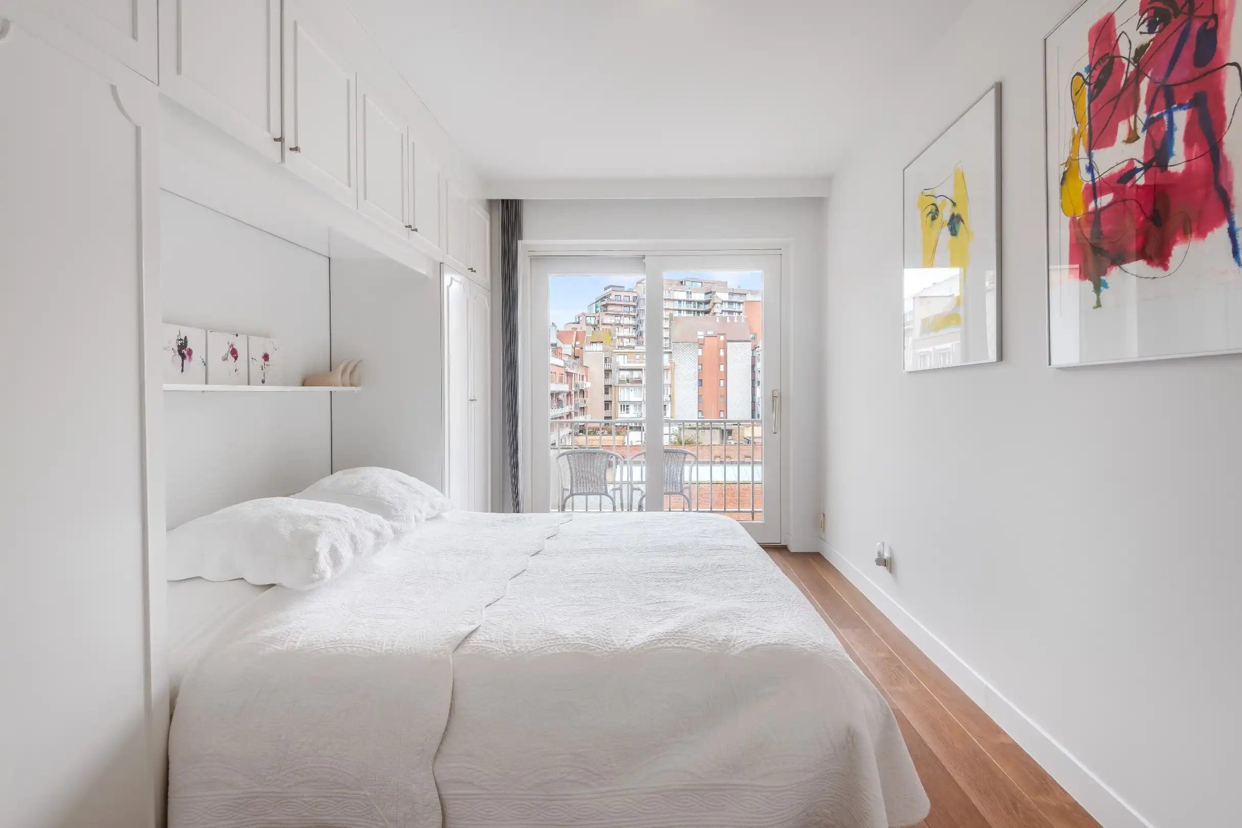 Instapklaar zuidgericht appartement, centraal gelegen dichtbij het strand en de winkels. Parking mogelijk. foto 9