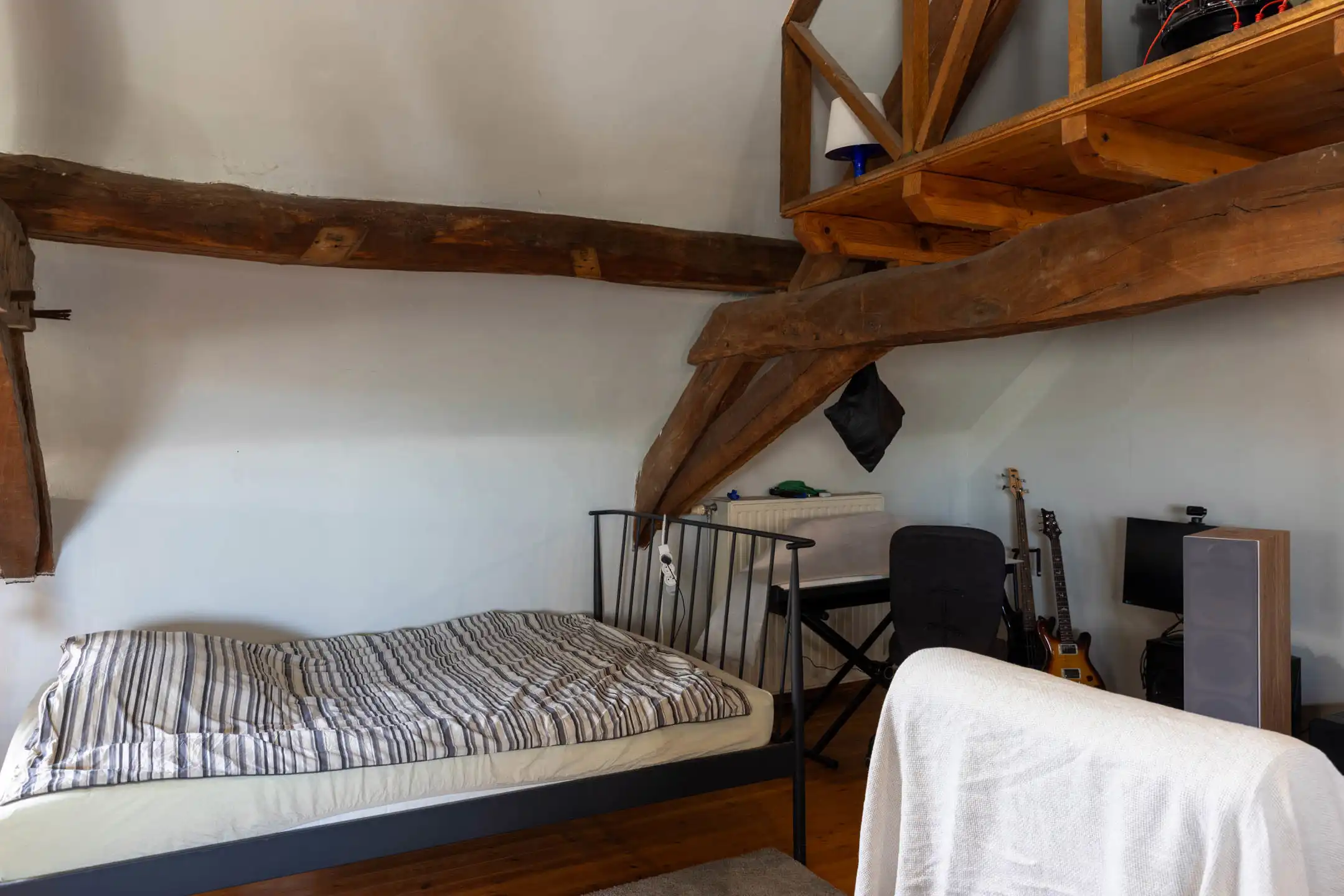 Charmant loft-appartement met mezzanine en terras foto 7