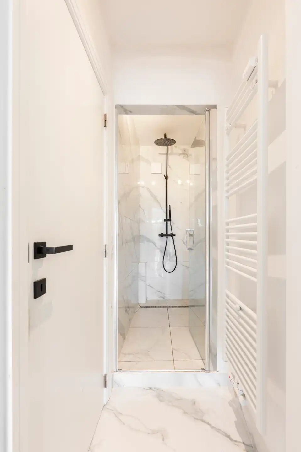 ANTWERPEN - Instapklaar drie slaapkamer appartement foto 9