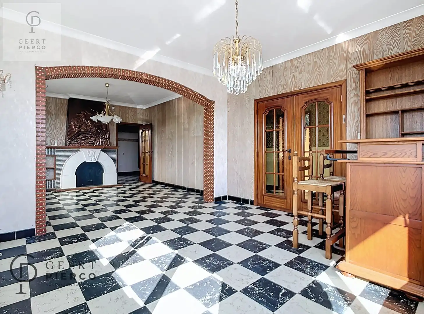 Deze te renoveren woning is gelegen in het landelijke Rumsdorp en dit op slechts enkele minuten rijden van Landen, Zoutleeuw en Tienen. foto 3