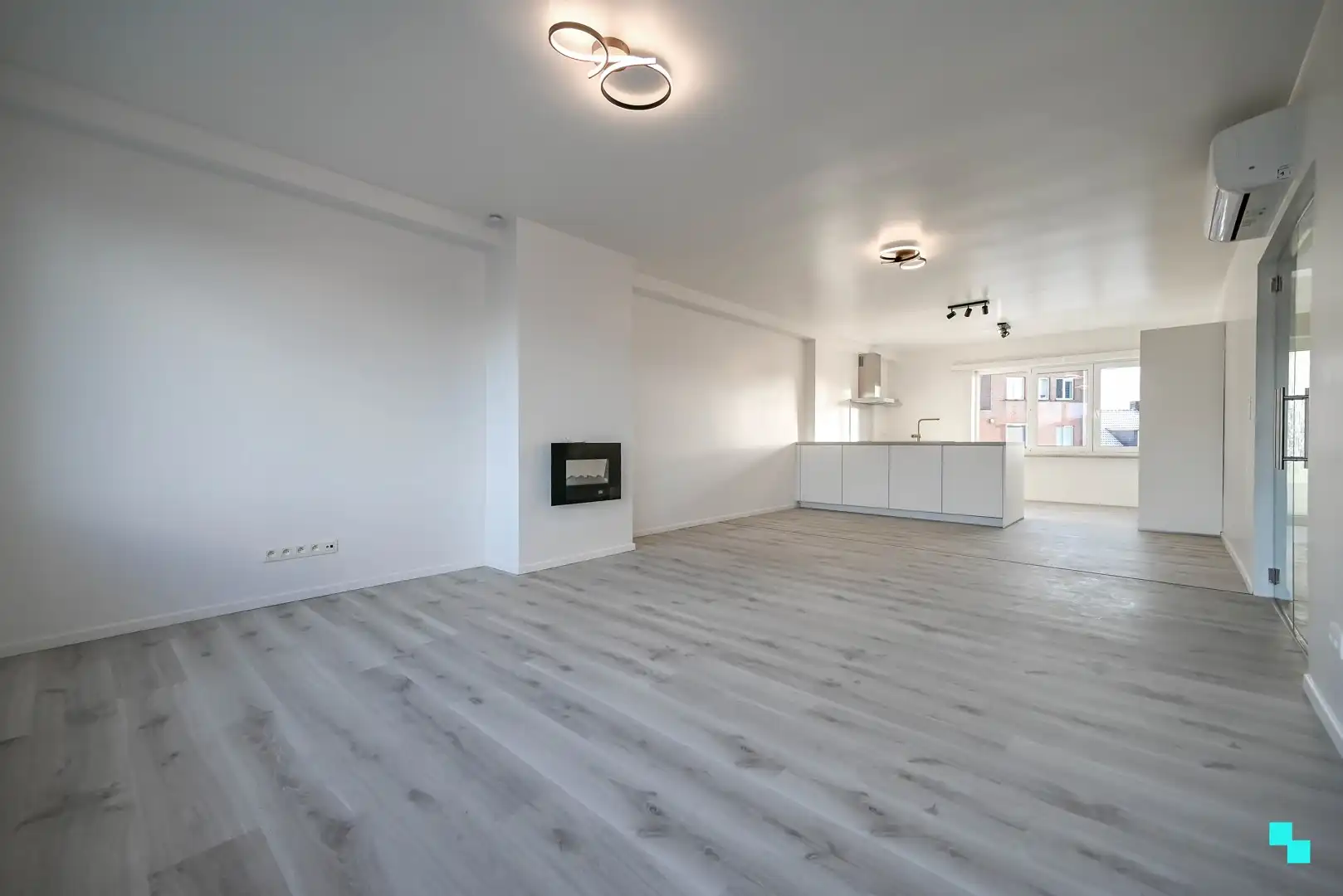 Gerenoveerd appartement met twee slaapkamers in centrum Tielt foto 4