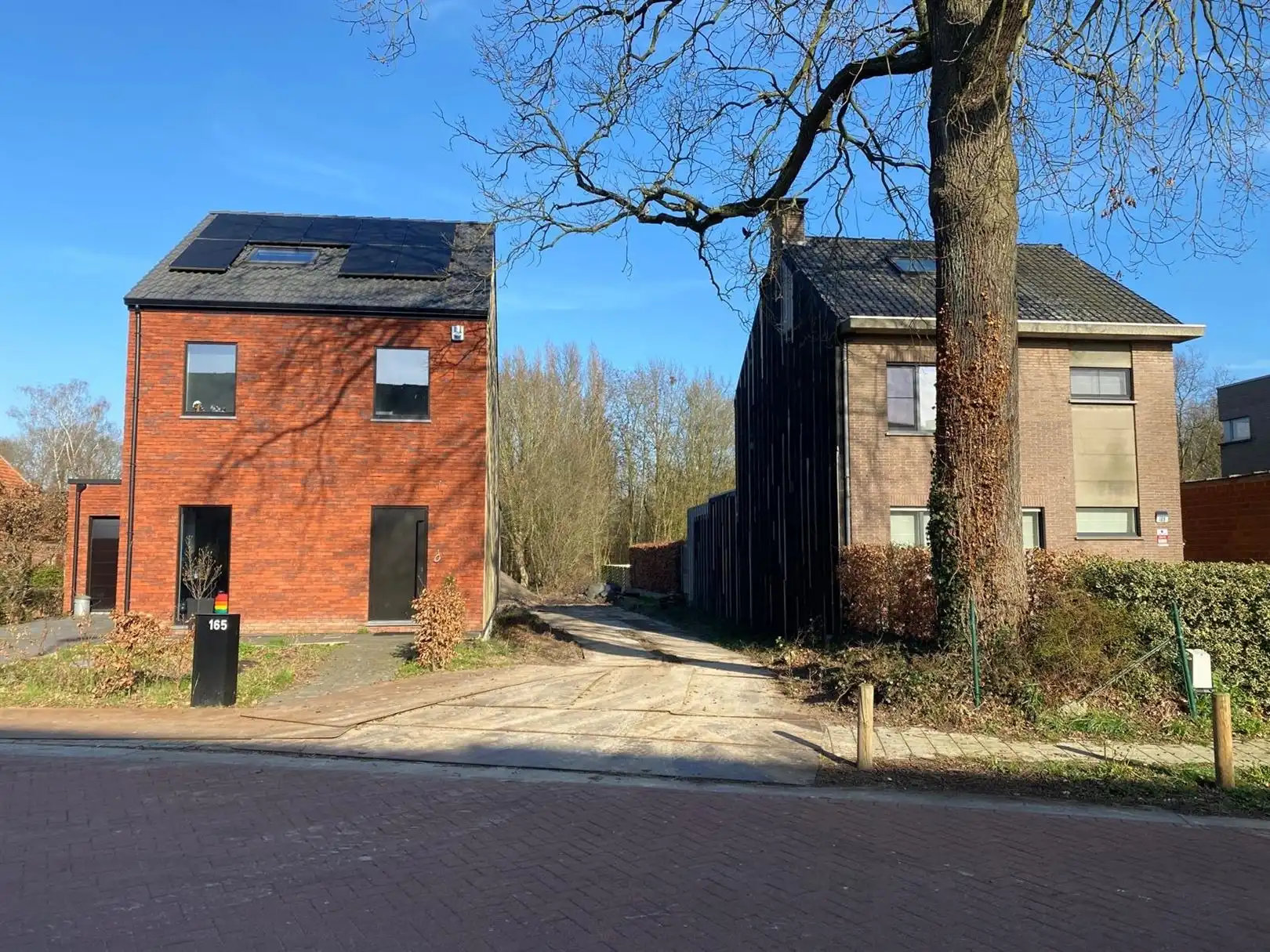 Bouwgrond voor gesloten bebouwing met uitzicht op groen.  foto {{pictureIndex}}