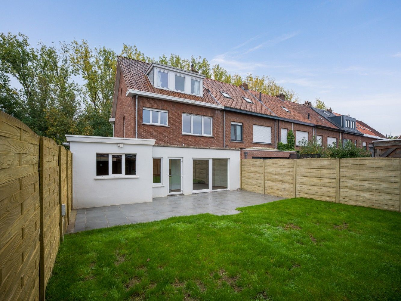 Ruime, instapklare woning met 4 slpk., inpandige garage en tuin foto 32
