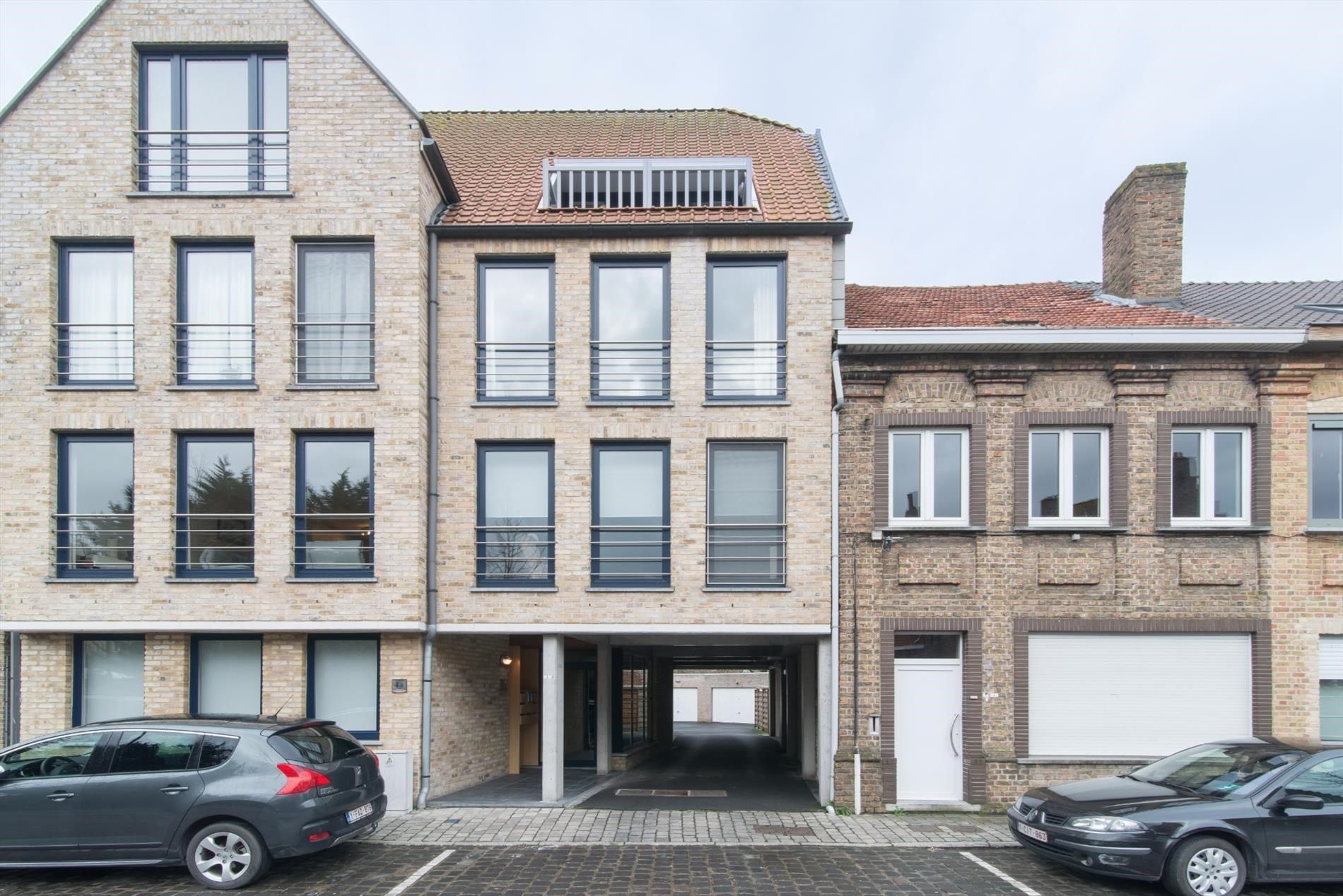 Ruim duplex appartement met 3 slaapkamers. foto {{pictureIndex}}