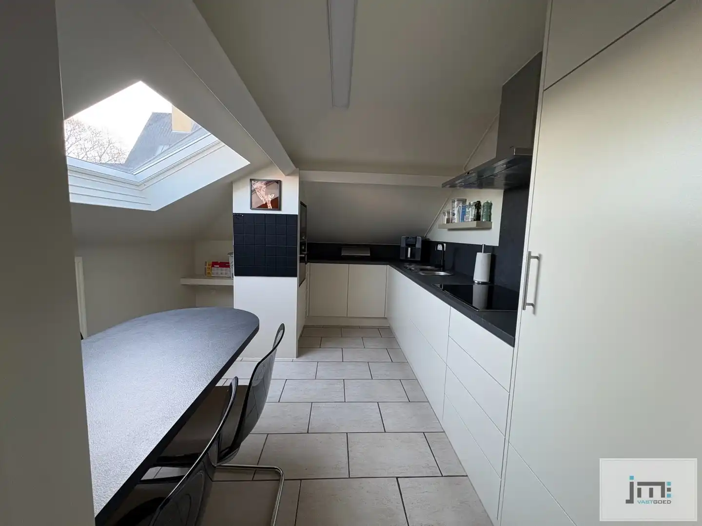 Instapklaar 3-slaapkamerappartement op toplocatie in Borgloon foto 5