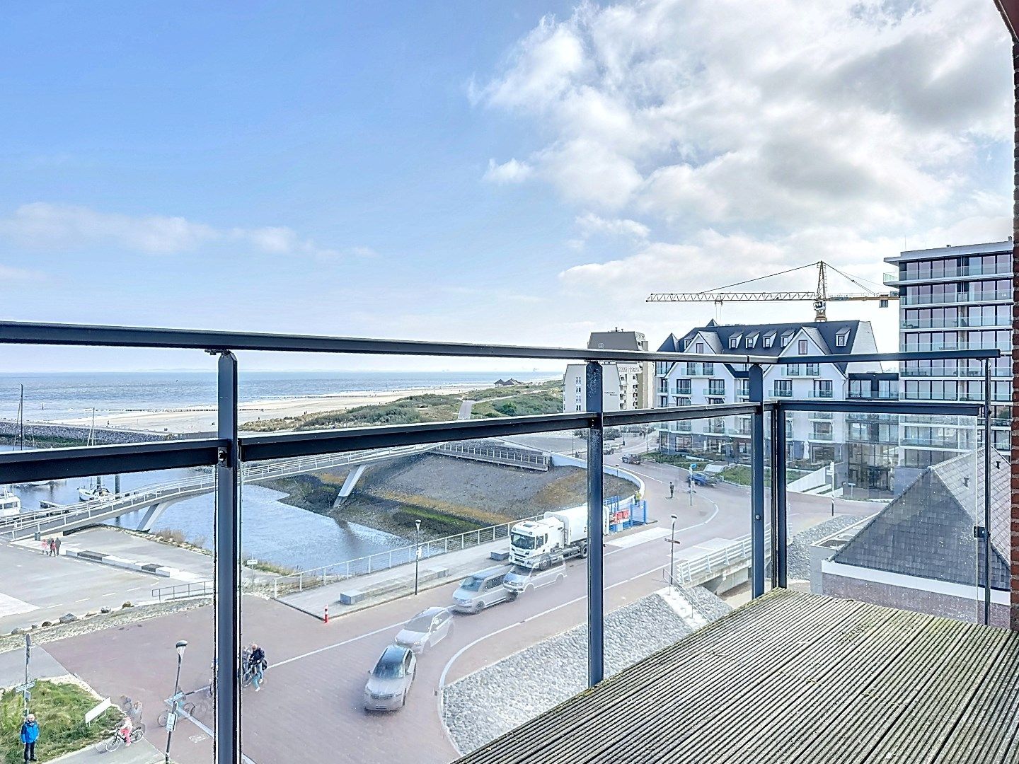 Uniek zicht op haven en zee! foto 10