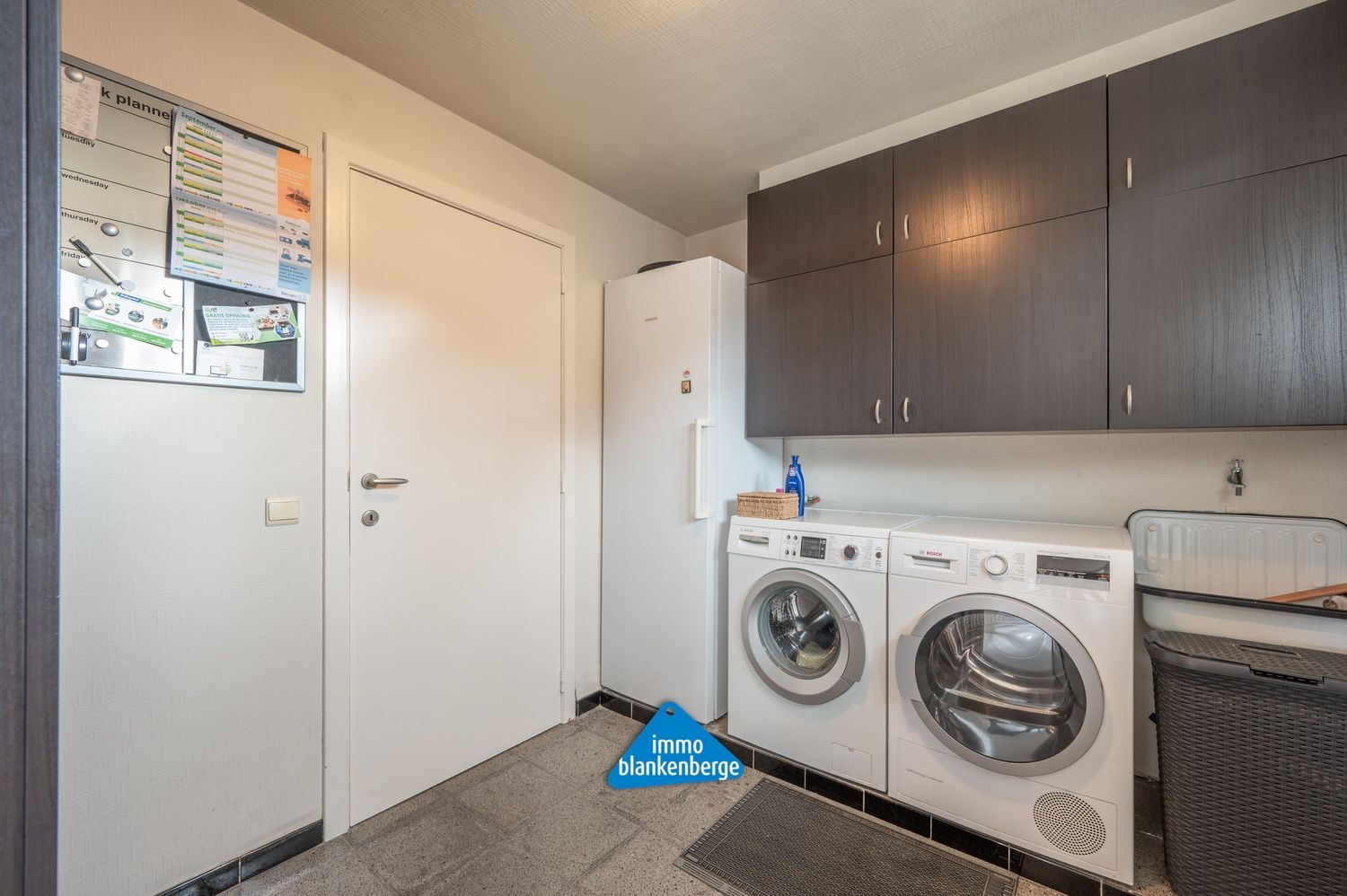 Ruime villa met zonnige tuin en moderne veranda op wandelafstand van de zee foto 18