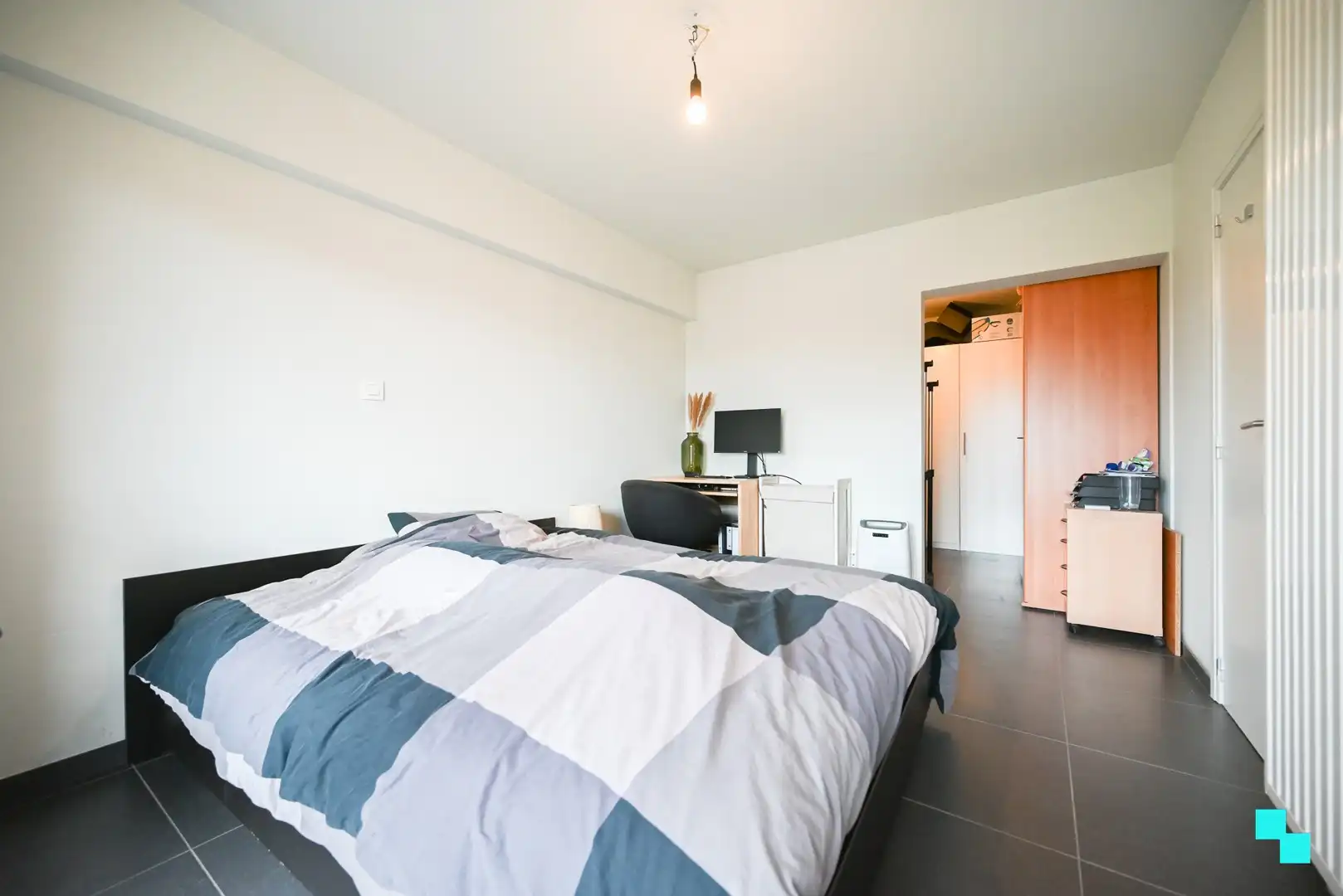 Verrassend ruim en compleet gerenoveerd appartement in hartje Izegem foto 19