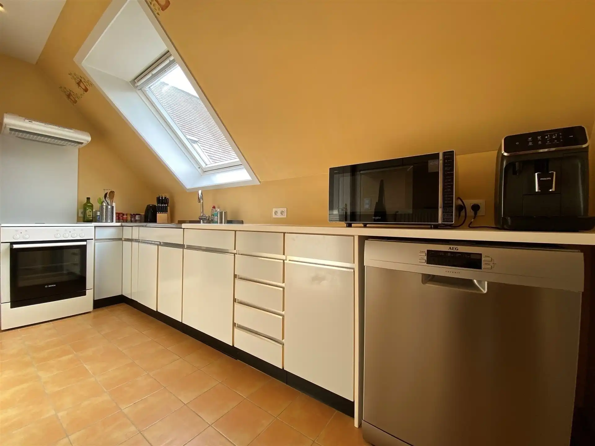 Zonnig en gunstig gelegen ruim appartement op eerste verdieping. foto 8