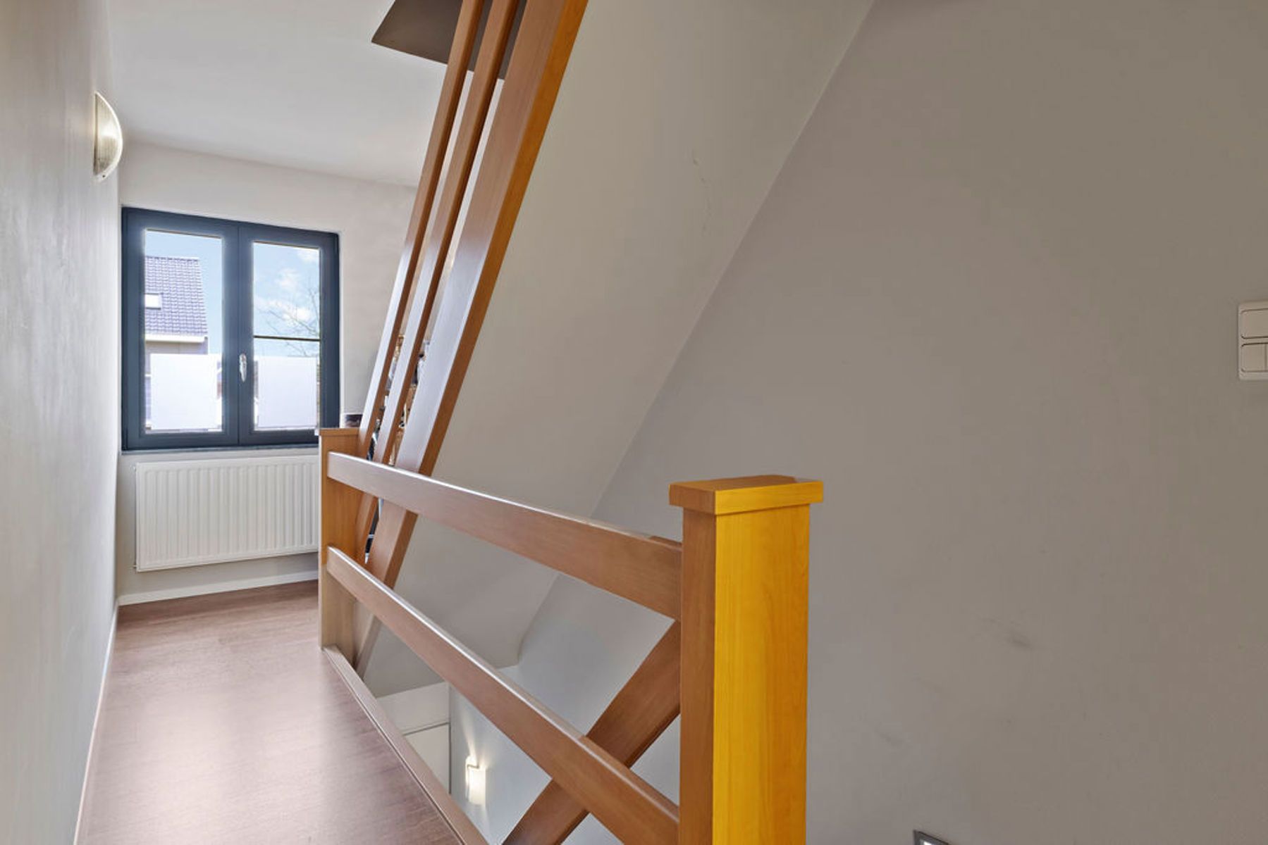 Gezinswoning met potentieel voor extra kamers en badkamer! foto 22