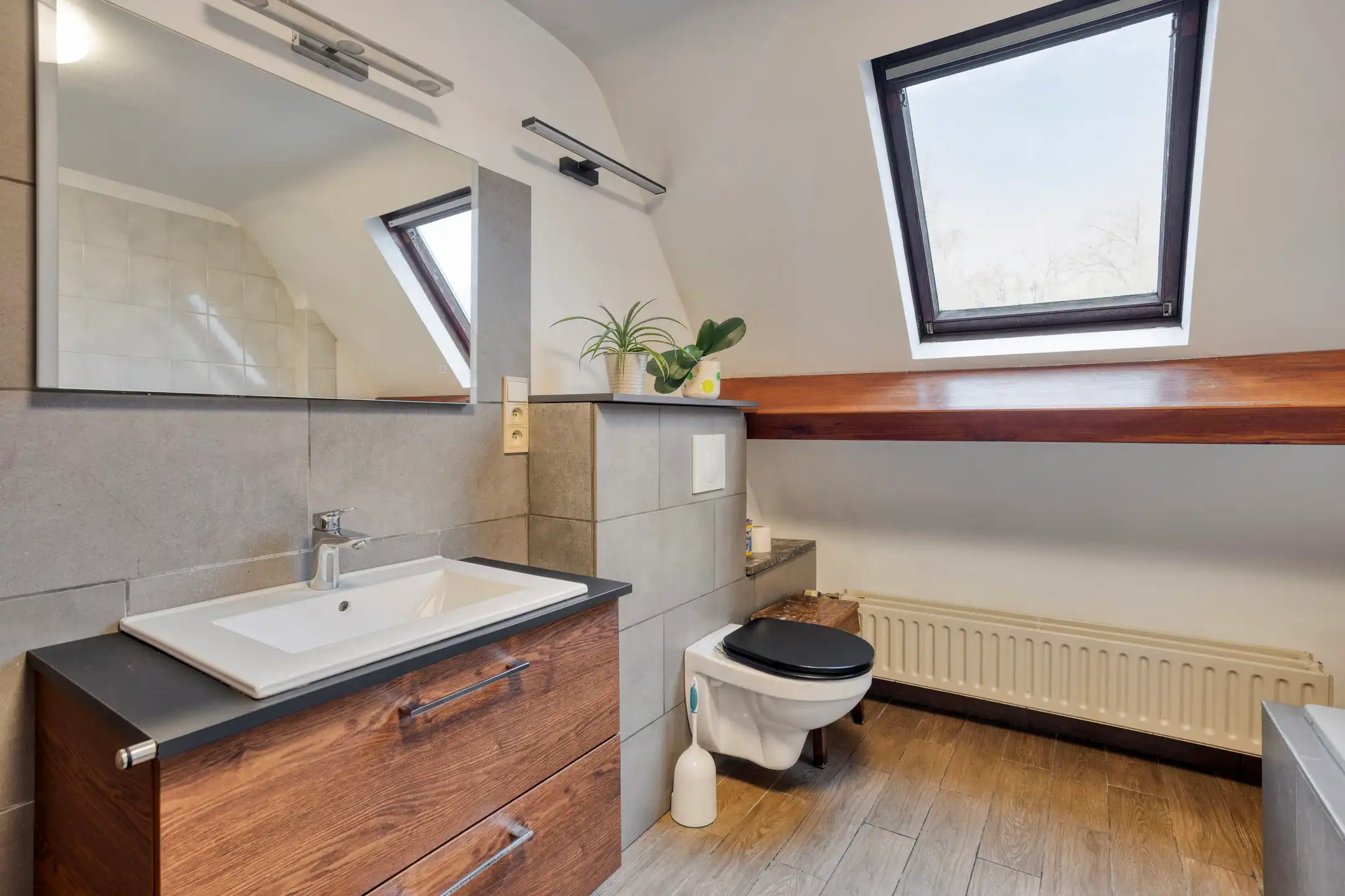 Rustig gelegen woning met drie slaapkamers, bureau en garage foto 13