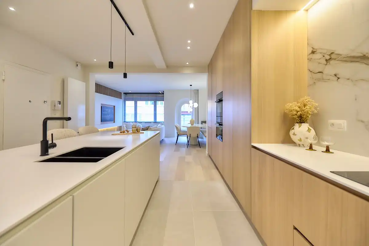 Gerenoveerd appartement met 4 slpks. en zijdelings zeezicht foto 7