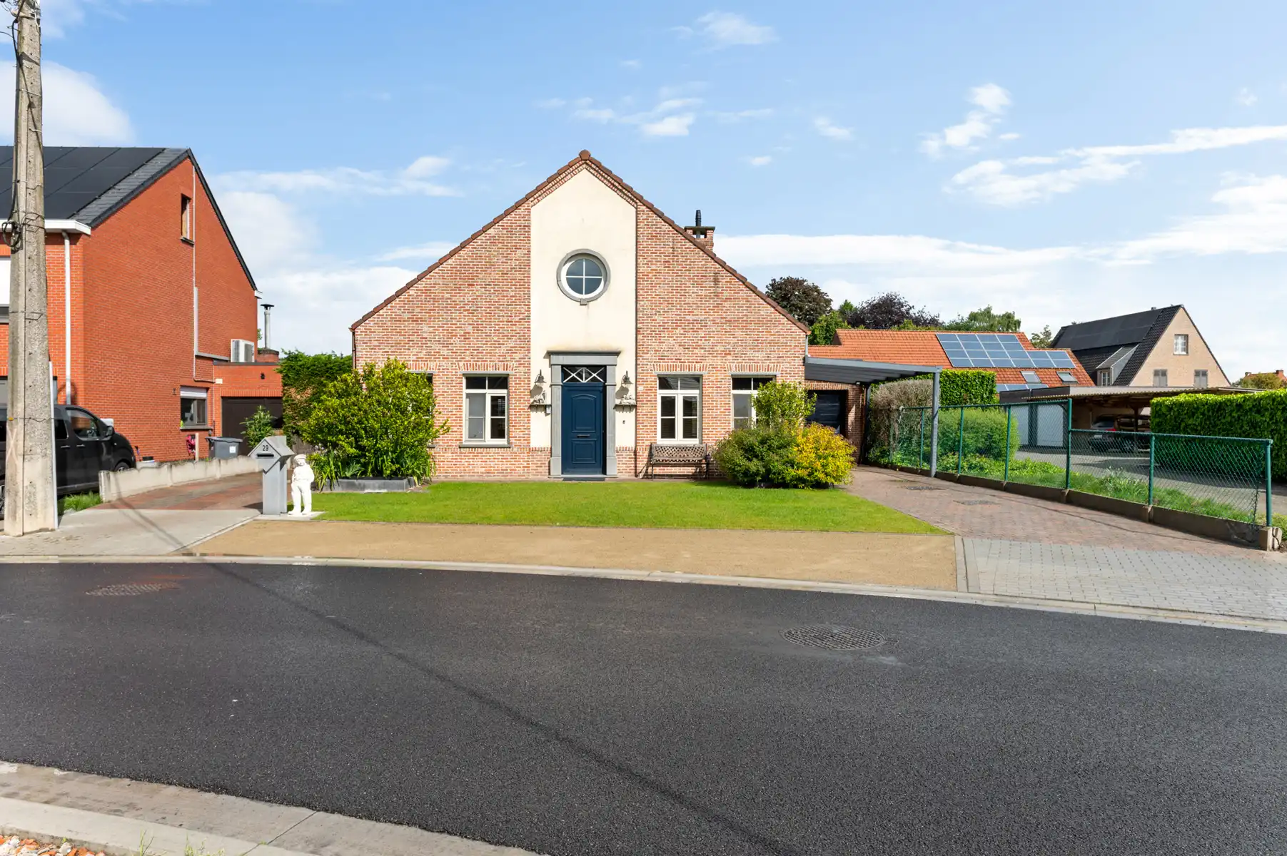 Ruime woning met 4 slpks, 2 bdks, garage en tuin foto 28