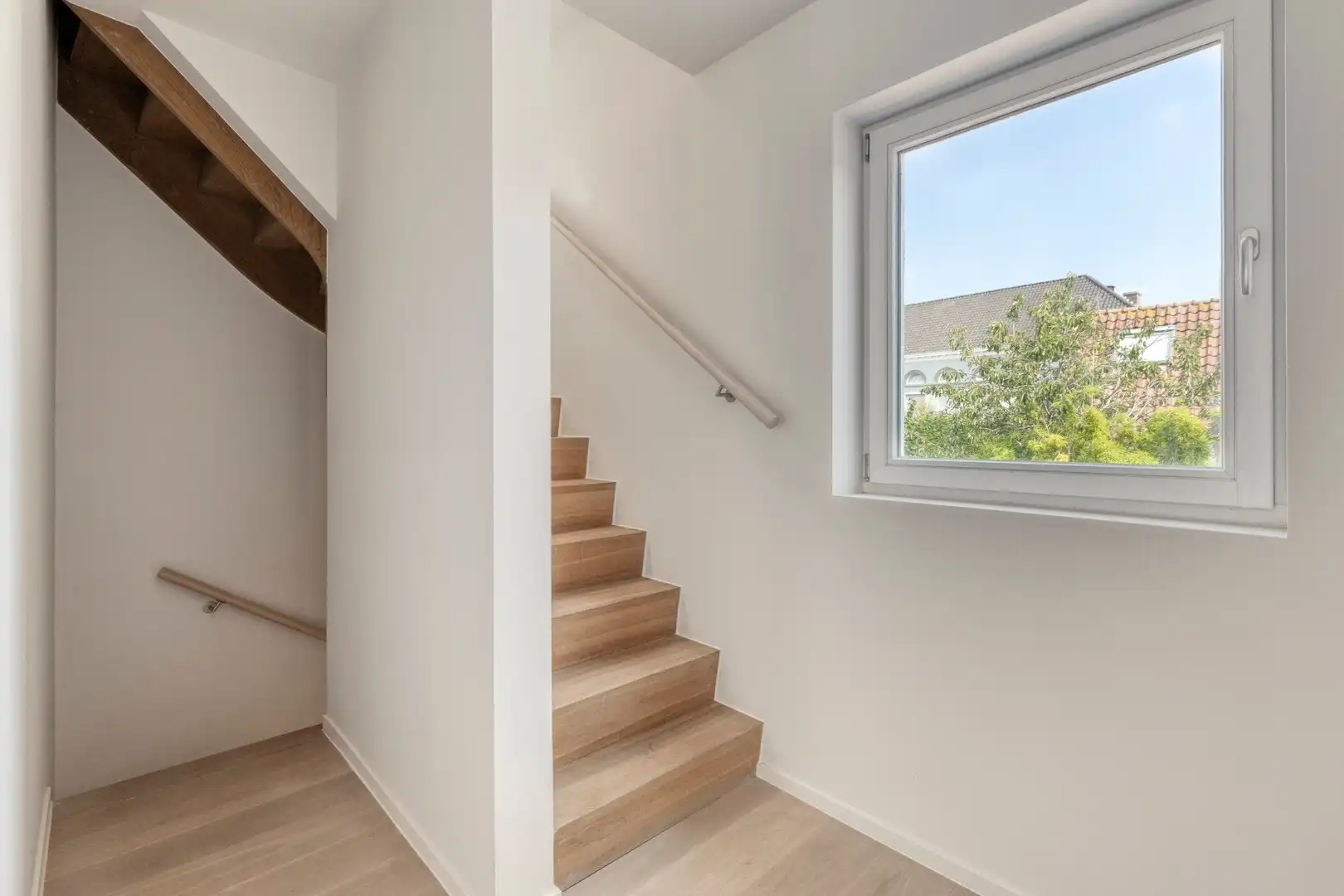 Prachtige bemeubelde stadwoning met 3 slaapkamers op topligging foto 14