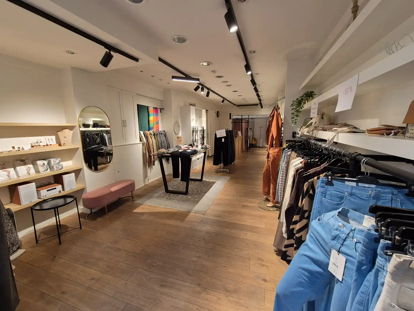 Sfeervol handelsgelijkvloers in hartje Hasselt. foto 2