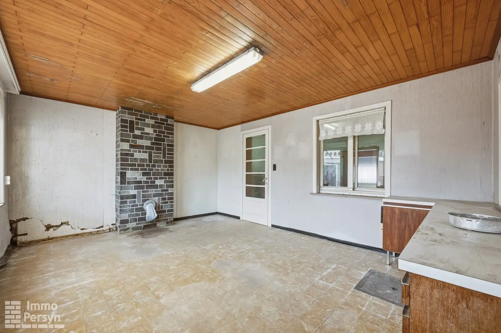 Te renoveren woning met zuidtuin en achteringang met garages foto 10
