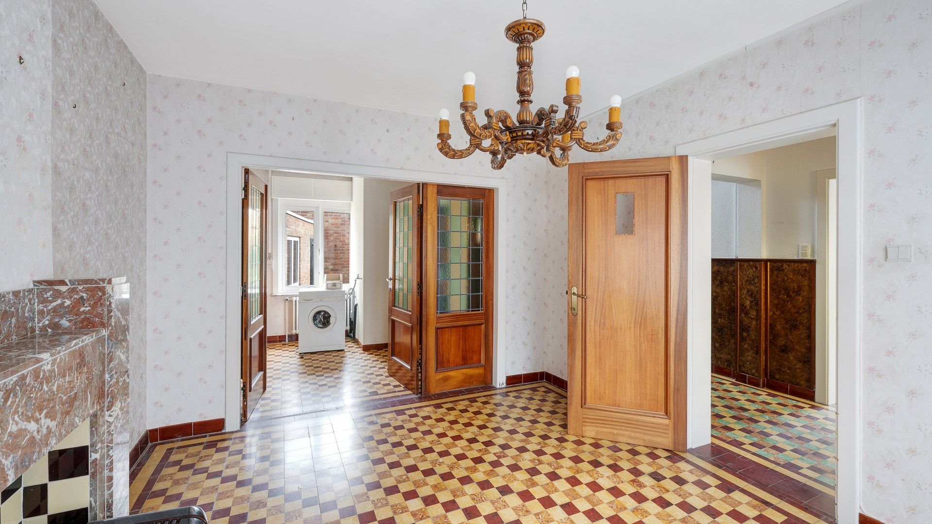 Klassieke villa met bijgebouwen, garage en prachtige tuin foto 7