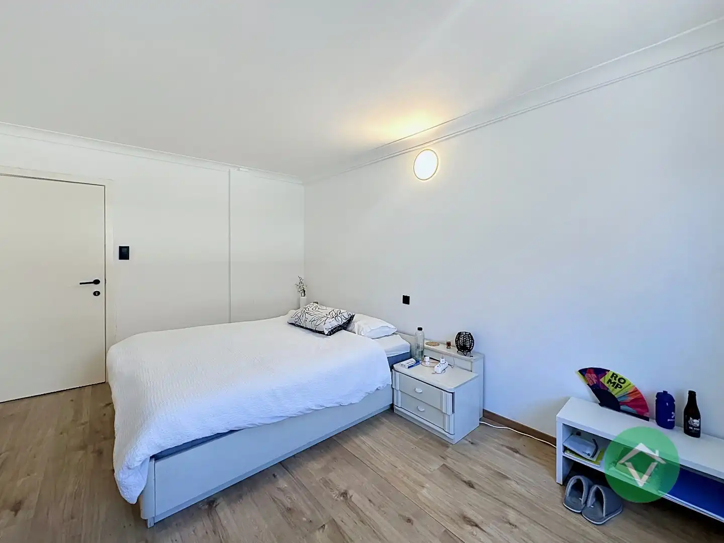 Ruim duplex-appartement met 2 slaapkamers en terrassen in hartje Torhout foto 7