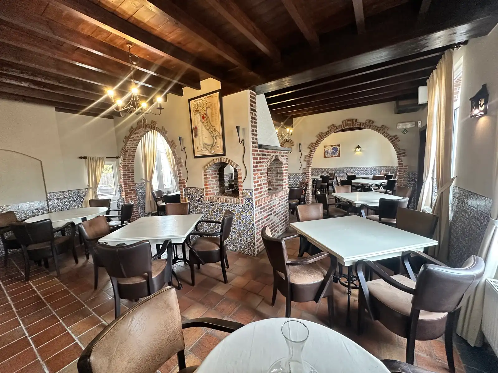 Veelzijdig horecapand met terras en privéparking foto 4