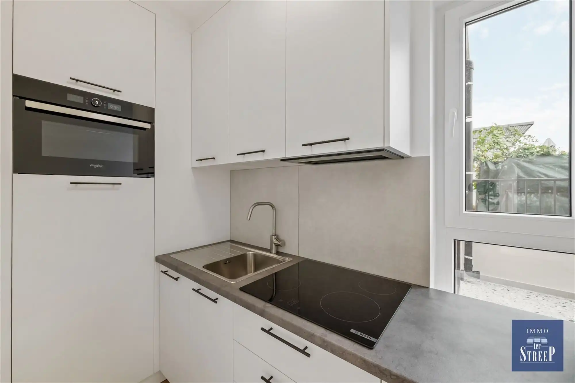 Volledig gerenoveerd appartement met 1 slaapkamer foto 7