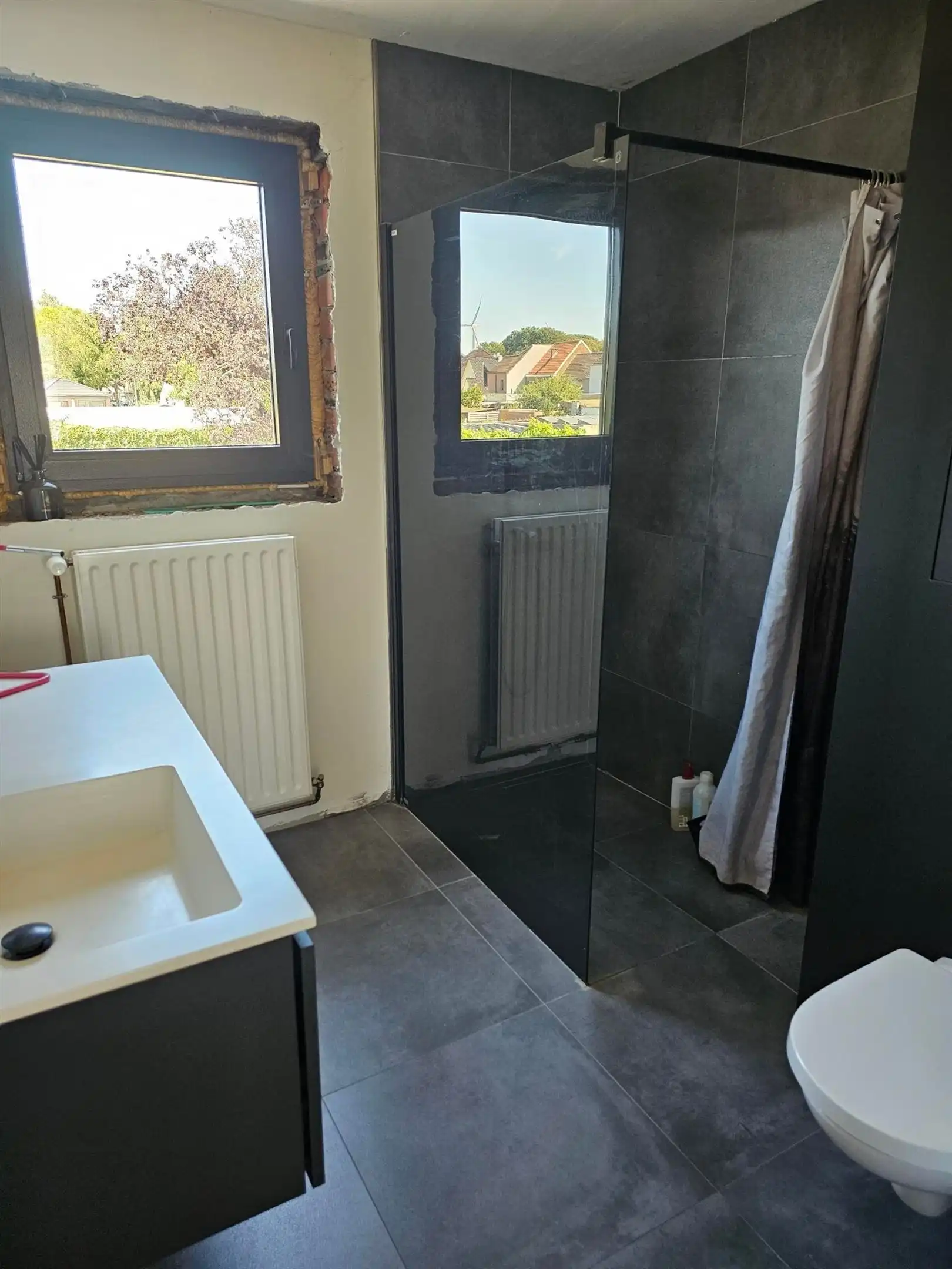 Verder af te werken rijwoning met tuin en garage. foto 10