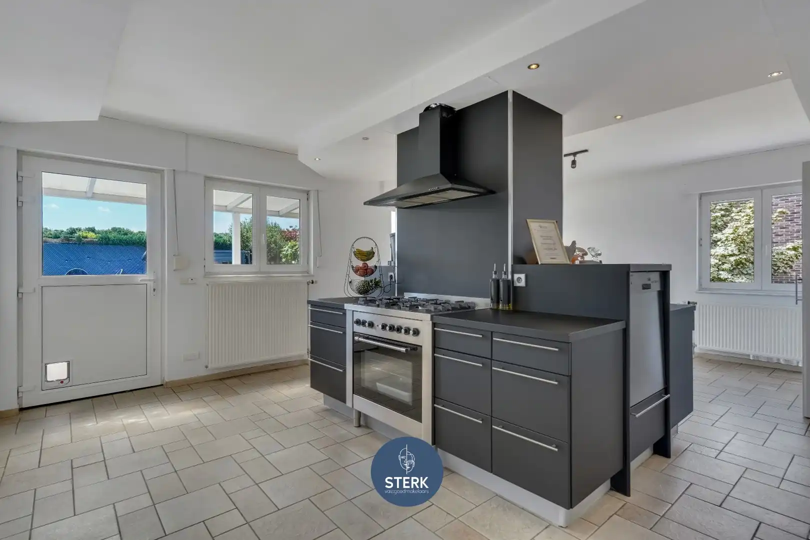 CHARMANTE VILLA (EPC LABEL B) MET ZWEMBAD OP EEN TOPLOCATIE TE LANAKEN ! foto 9