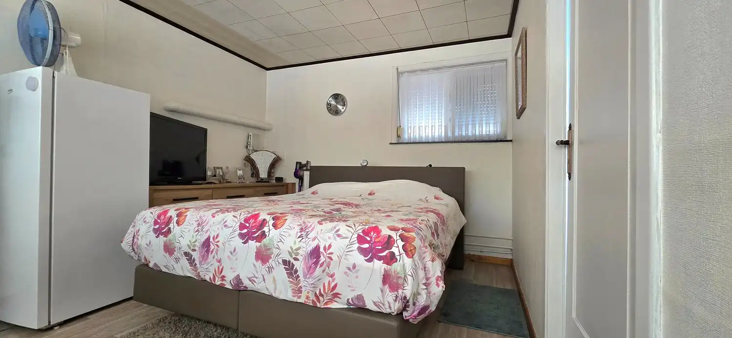 TE KOOP: te renoveren open bebouwing met 4 ruime slaapkamers foto 10