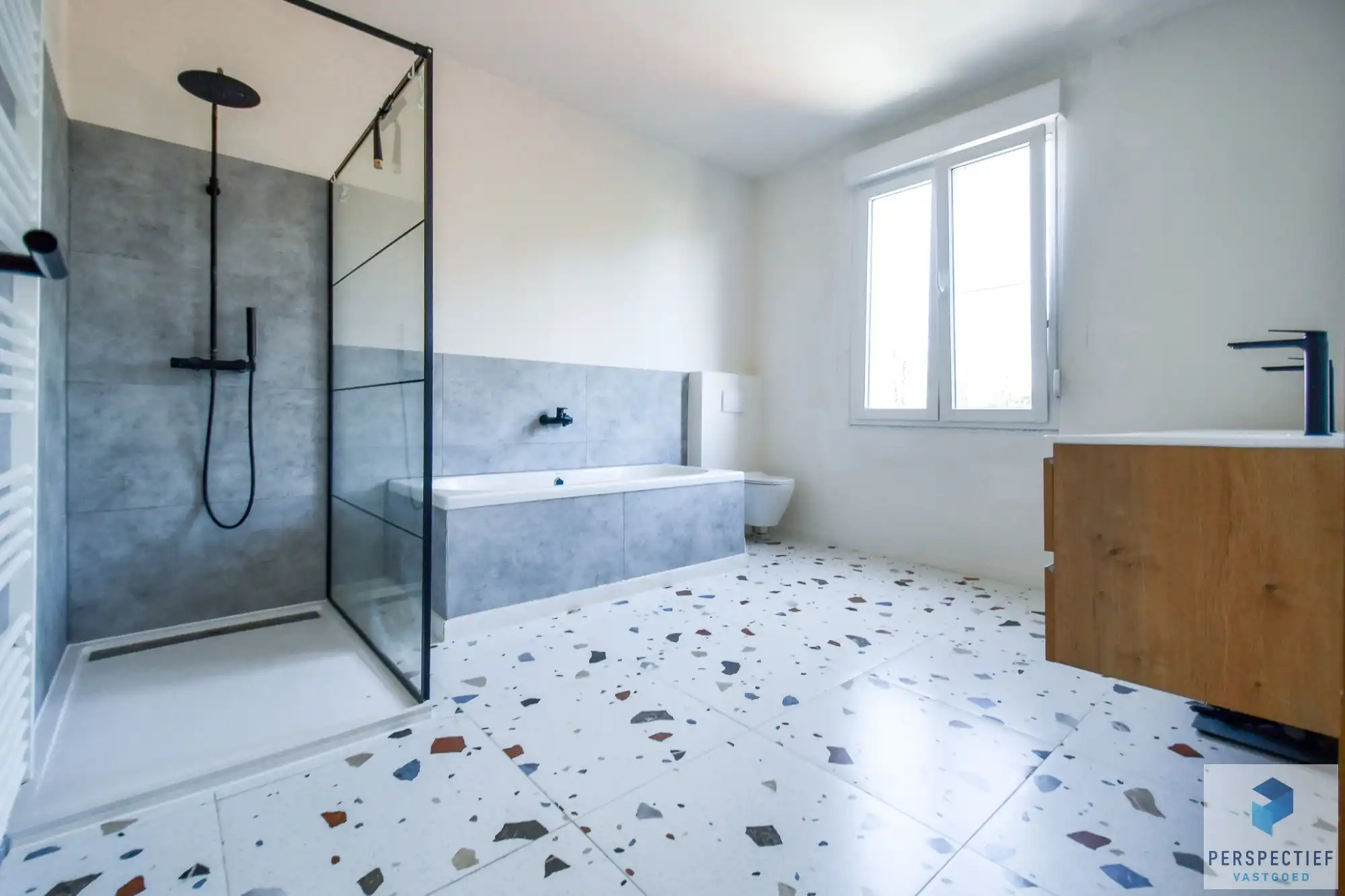 Ruime mooi gerenoveerde woning met 3 slpk en tuin foto 12