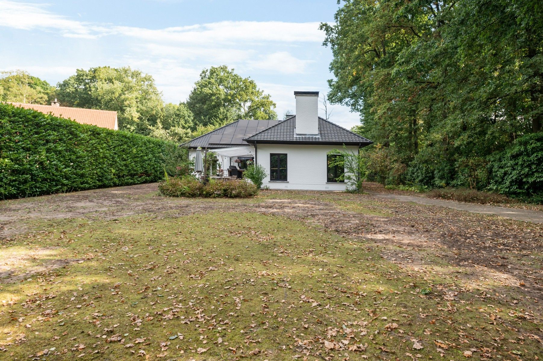 Ruime woning in een oase van groen en rust foto {{pictureIndex}}