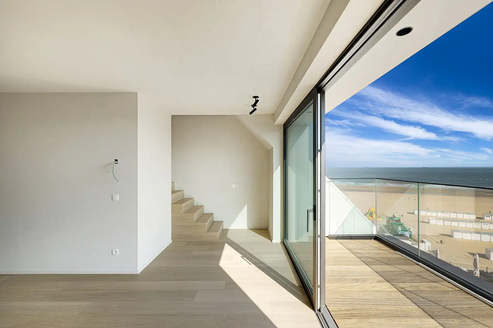 Nieuwbouw duplexappartement met prachtig zijdelings zeezicht. foto 2