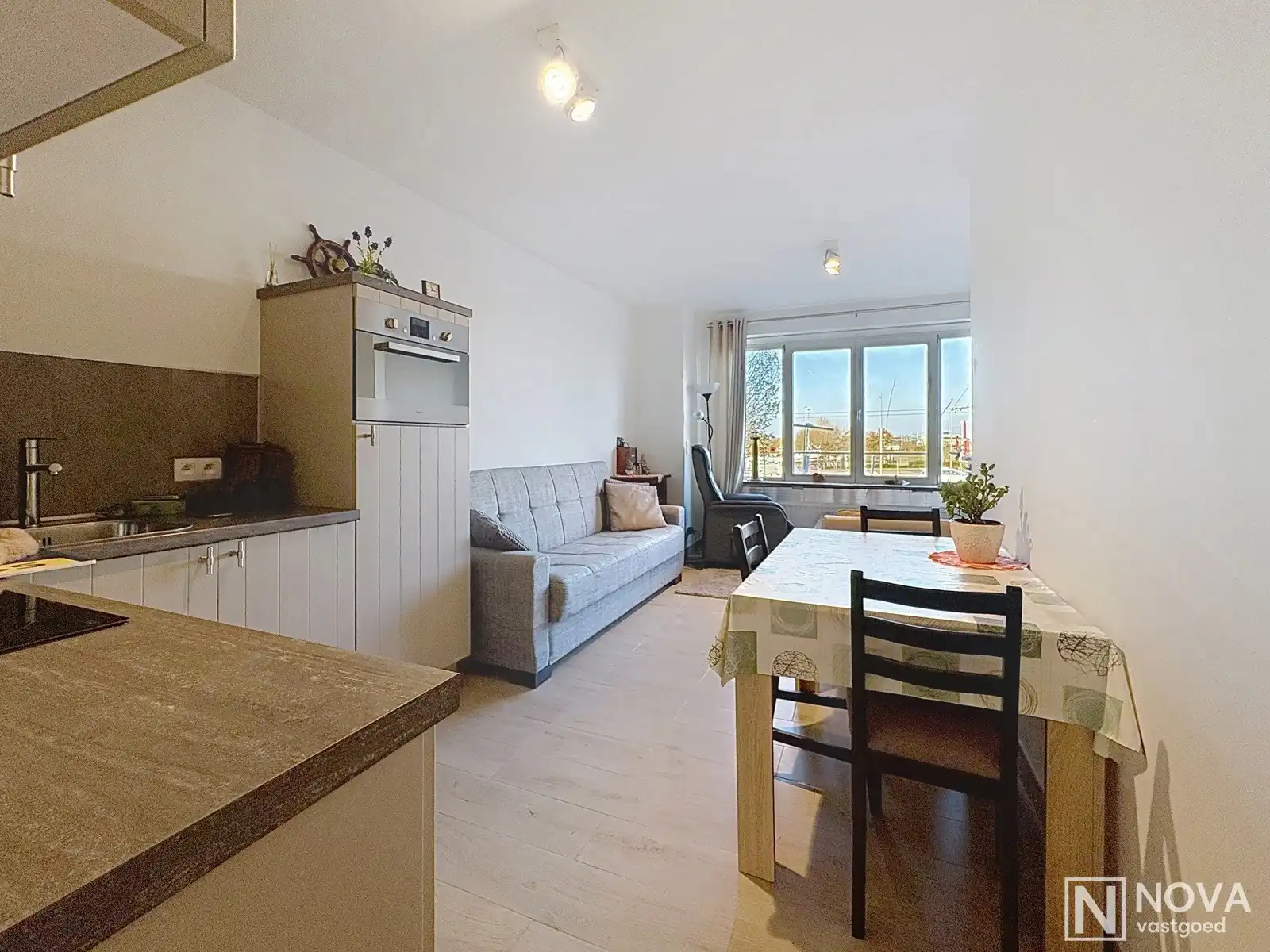 Uitstekend gelegen appartement met 2 slaapkamers op de Kaai. foto 3