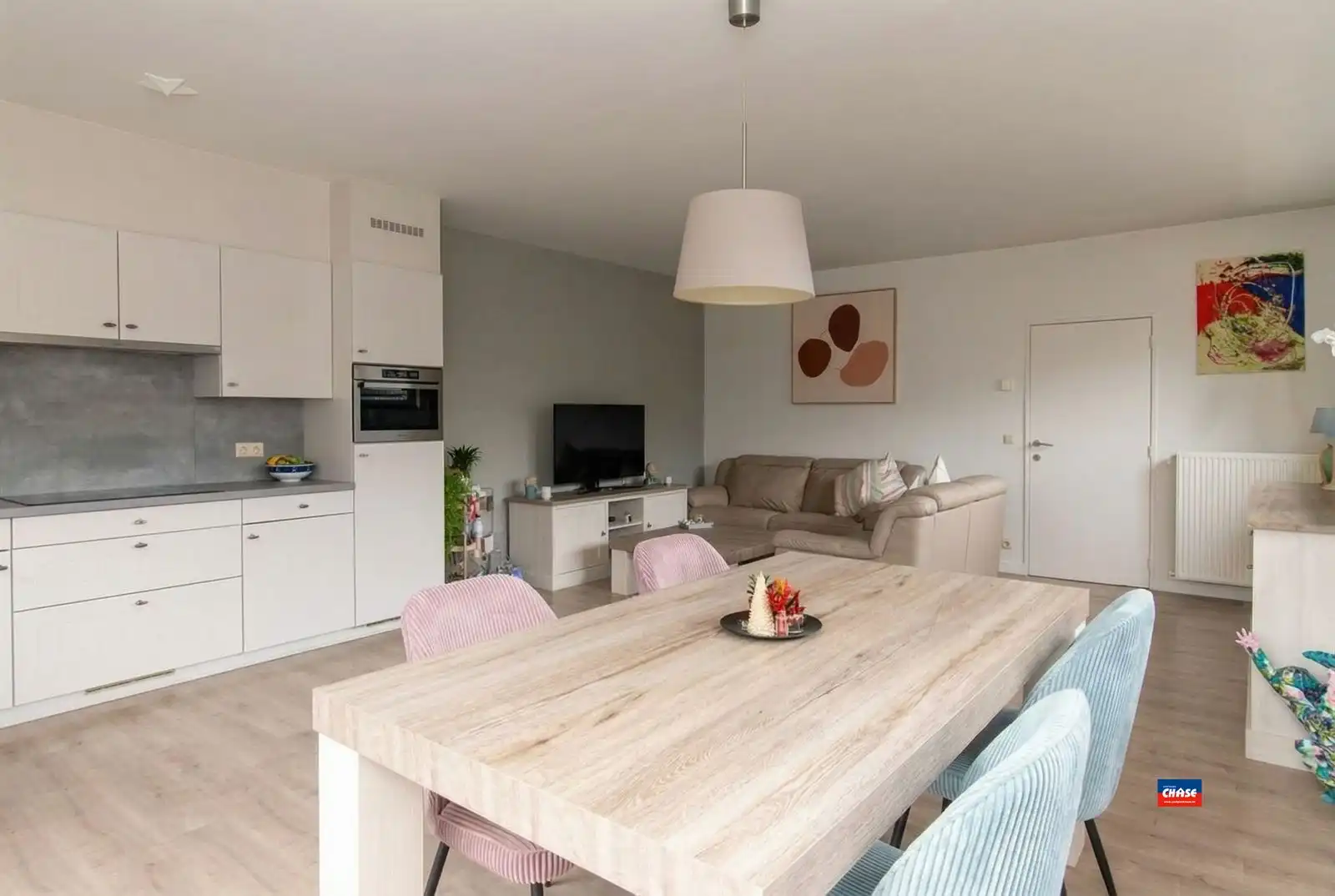 Halfopen gezinswoning met 3 slaapkamers, grote tuin én garage foto 3