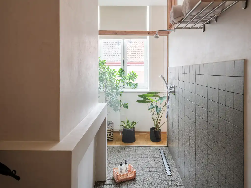 Bijzondere opbrengsteigendom bestaande uit een dakappartement en drie afzonderlijke kamers met eigen sanitair foto 7