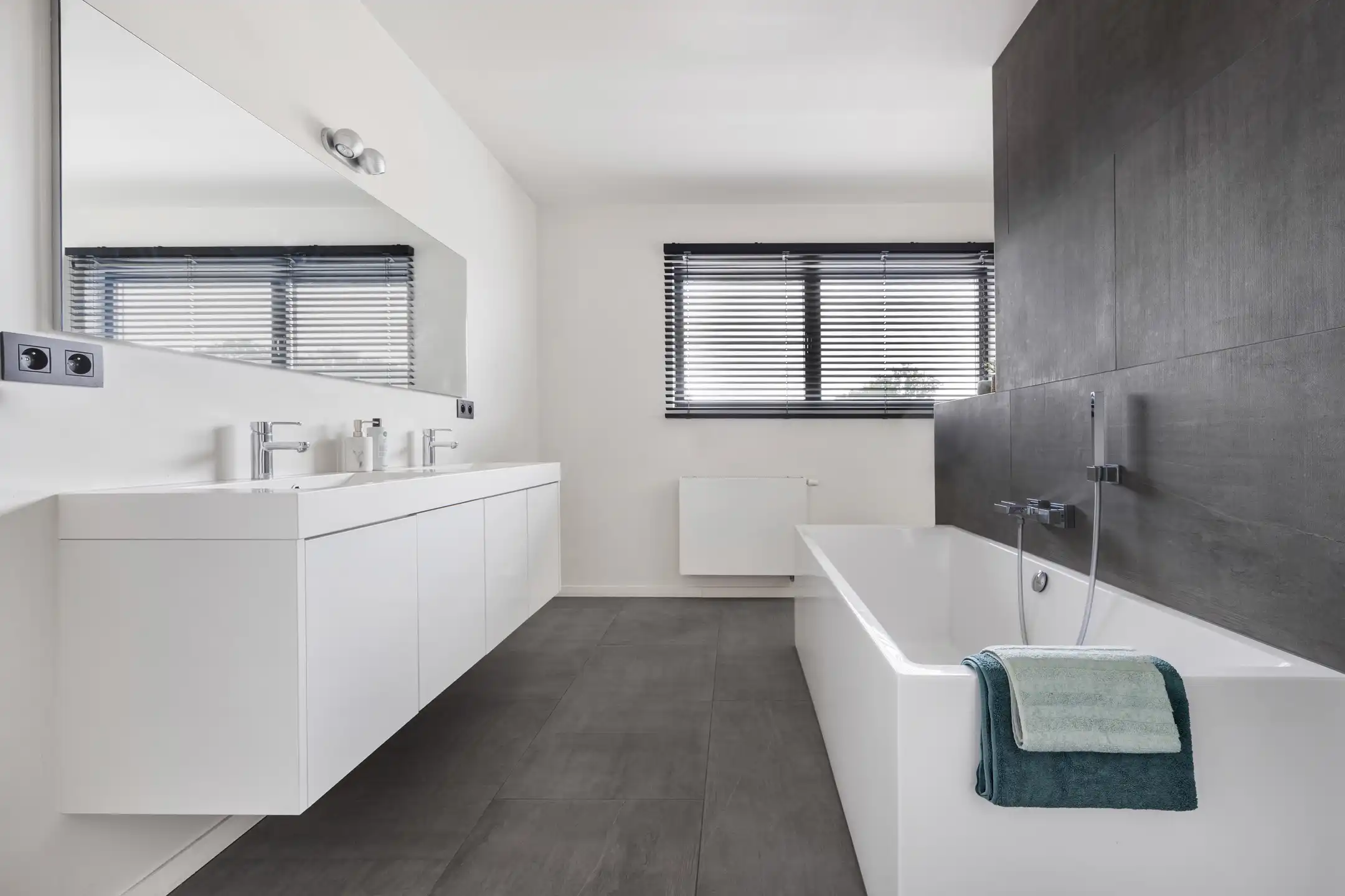 Moderne woning met tuin en bijgebouw in rustige wijk foto 20