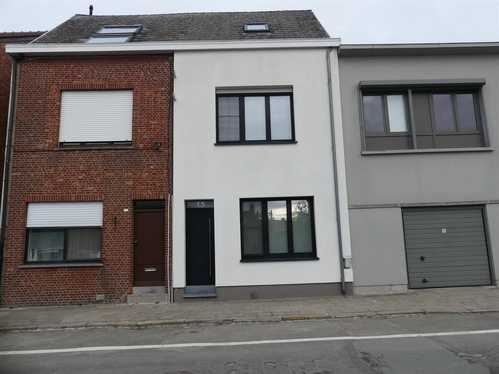 volledig vernieuwe woning nabij het centrum! foto {{pictureIndex}}