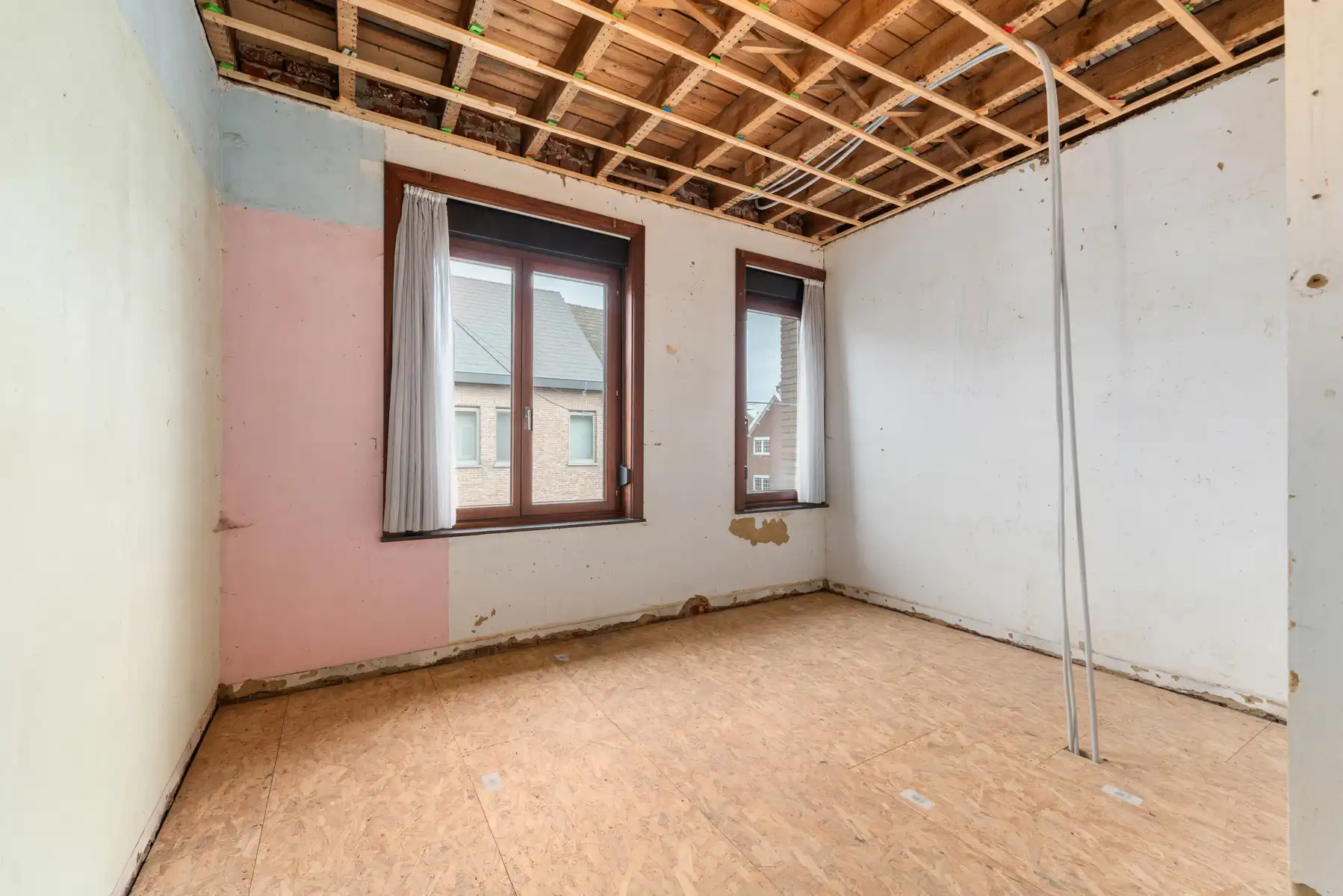 TE KOOP - Ruime deels gerenoveerde woning van 280m²  foto 12