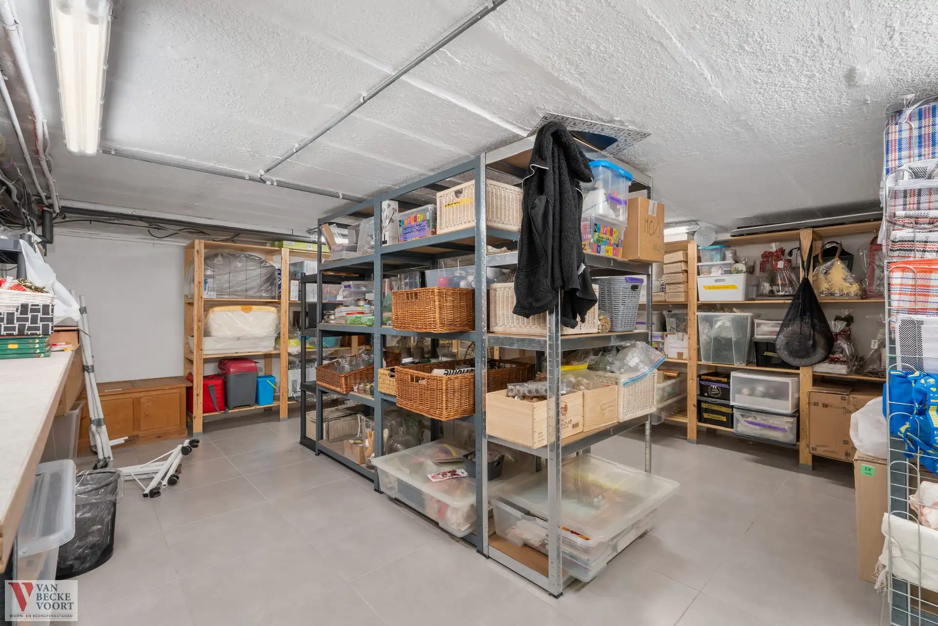 Handelshuis aan invalsweg Oostende foto 24